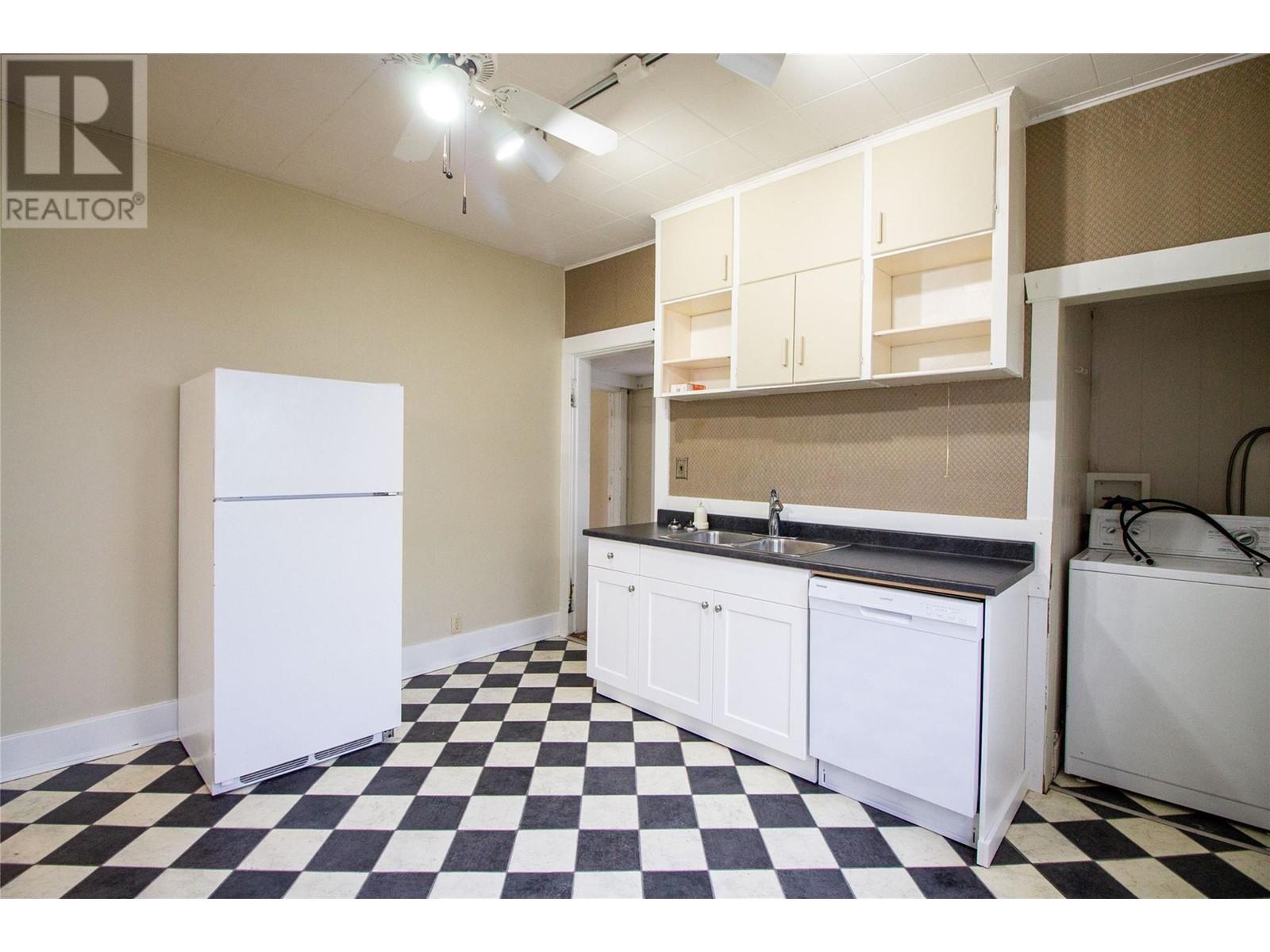 13218 Kelly Avenue, Summerland, British Columbia  V0H 1Z0 - Photo 11 - 10338086