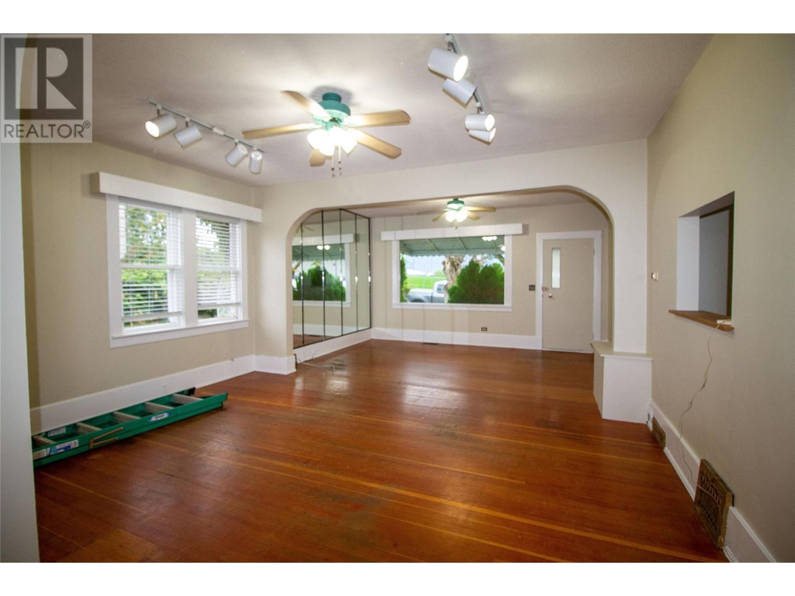 13218 Kelly Avenue, Summerland, British Columbia  V0H 1Z0 - Photo 4 - 10338086