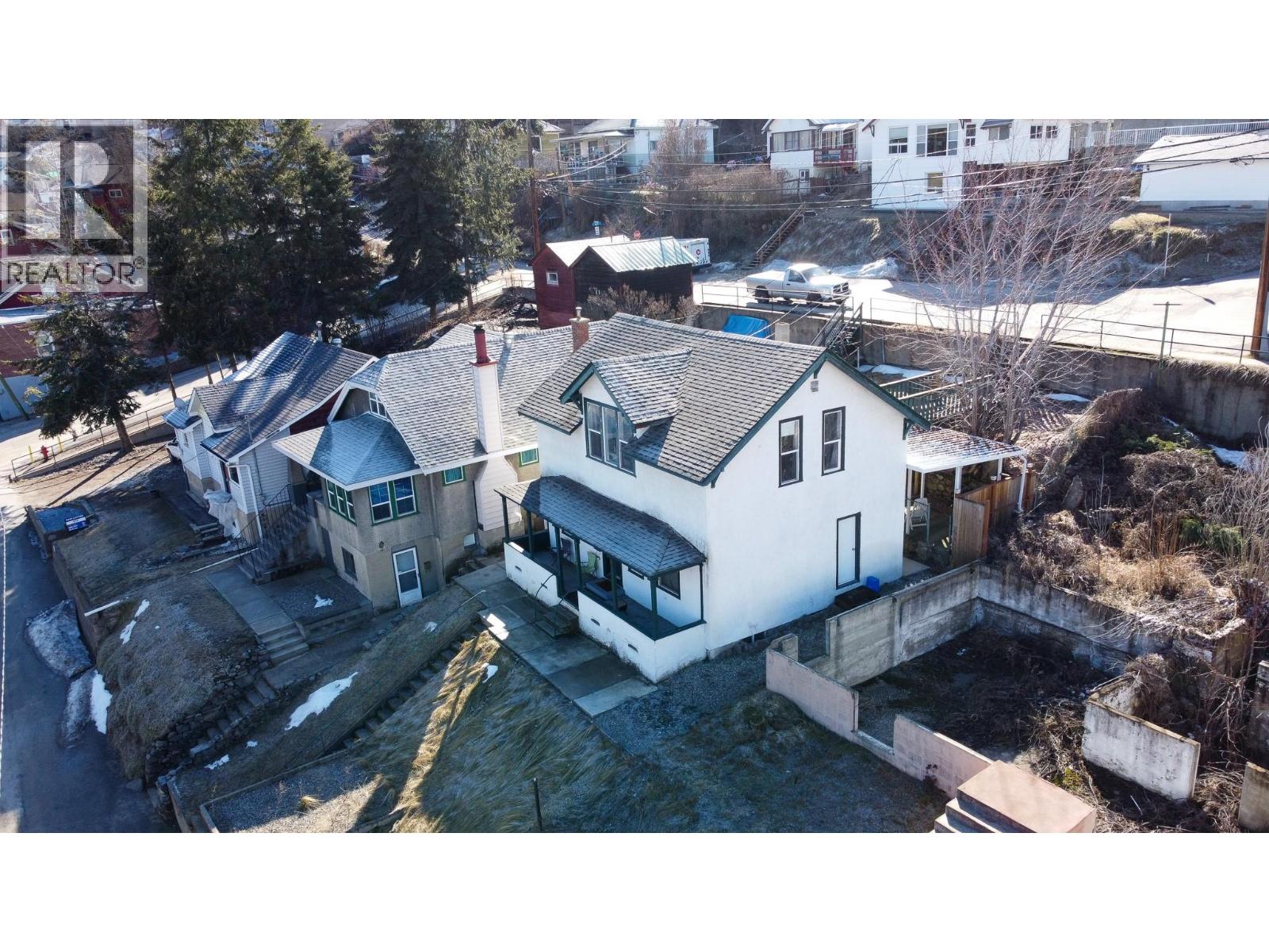 1860 Oak Street, Trail, British Columbia  V1R 3Z6 - Photo 1 - 10338000