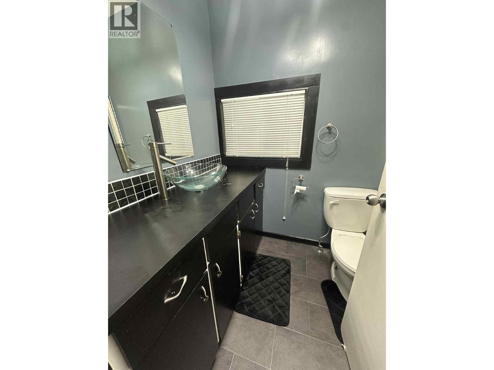 1860 Oak Street, Trail, British Columbia  V1R 3Z6 - Photo 13 - 10338000