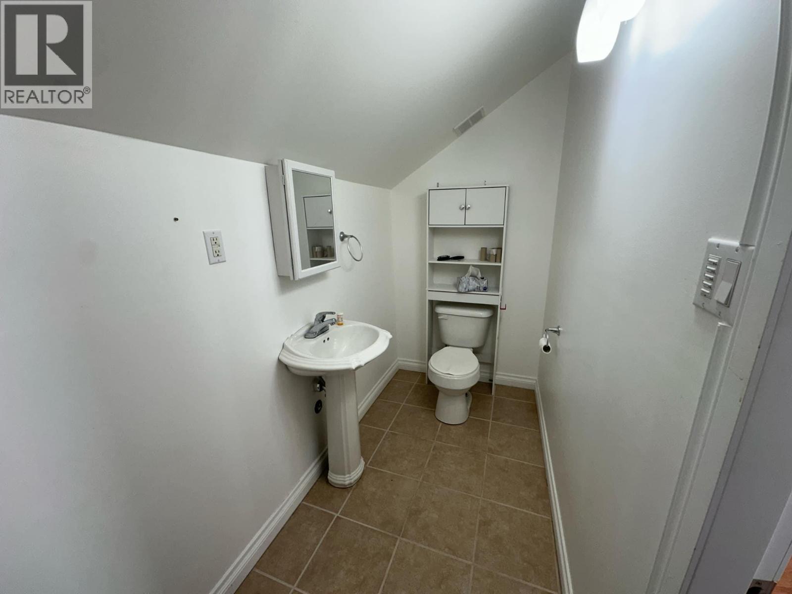 1860 Oak Street, Trail, British Columbia  V1R 3Z6 - Photo 15 - 10338000