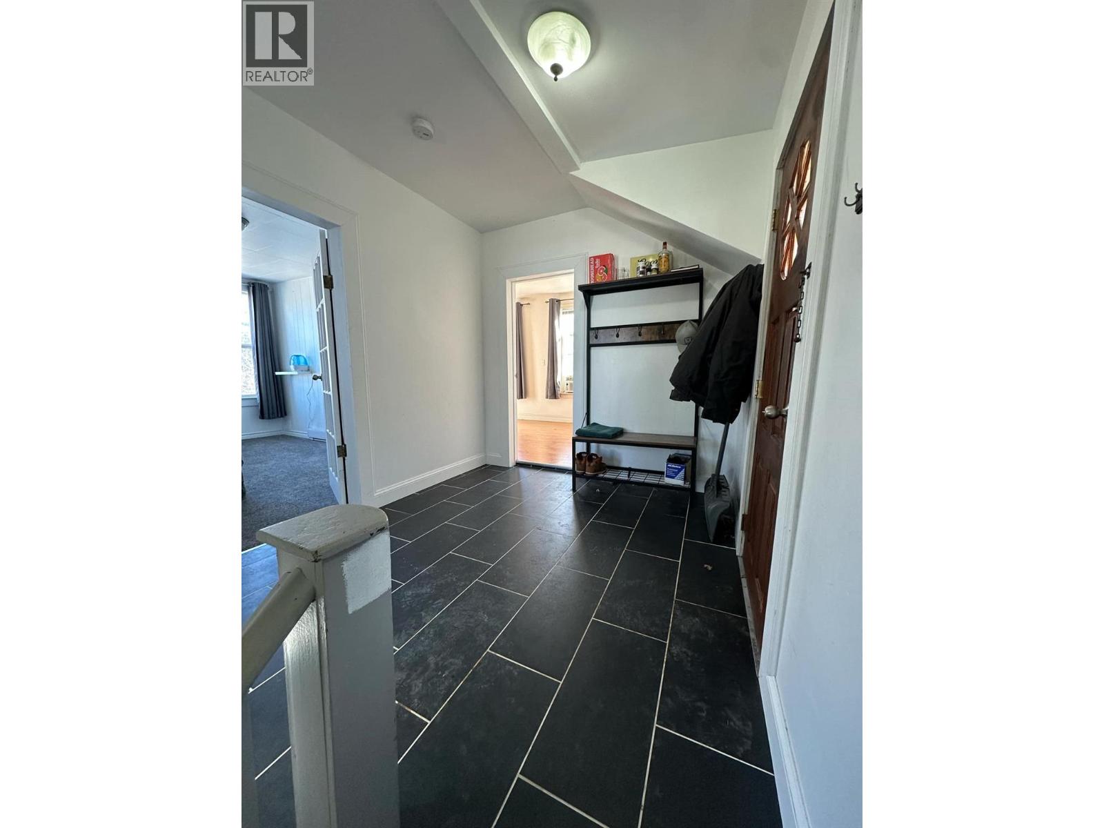 1860 Oak Street, Trail, British Columbia  V1R 3Z6 - Photo 19 - 10338000