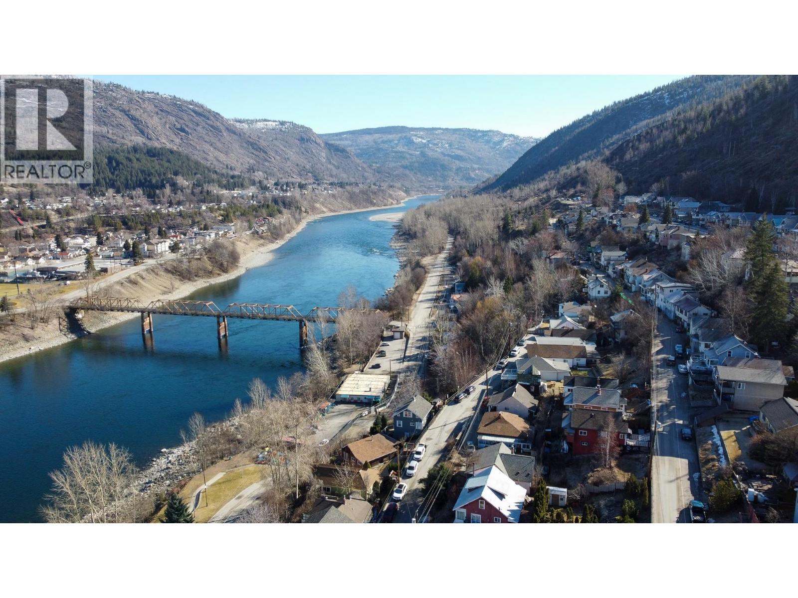 1860 Oak Street, Trail, British Columbia  V1R 3Z6 - Photo 29 - 10338000