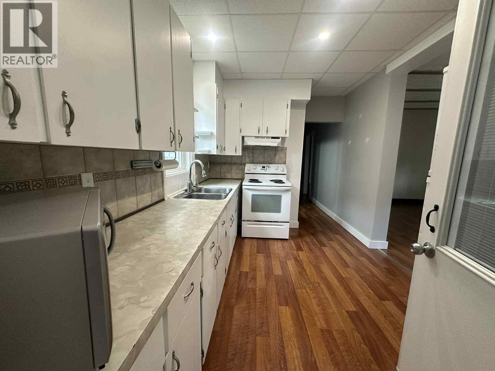 1860 Oak Street, Trail, British Columbia  V1R 3Z6 - Photo 6 - 10338000