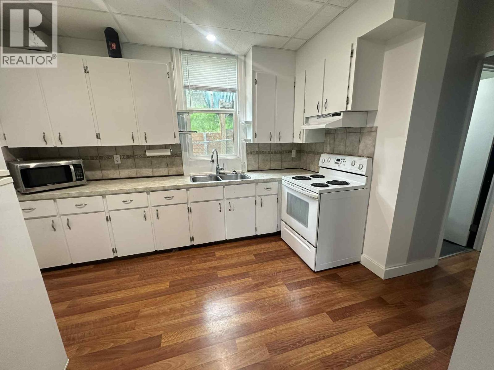 1860 Oak Street, Trail, British Columbia  V1R 3Z6 - Photo 7 - 10338000