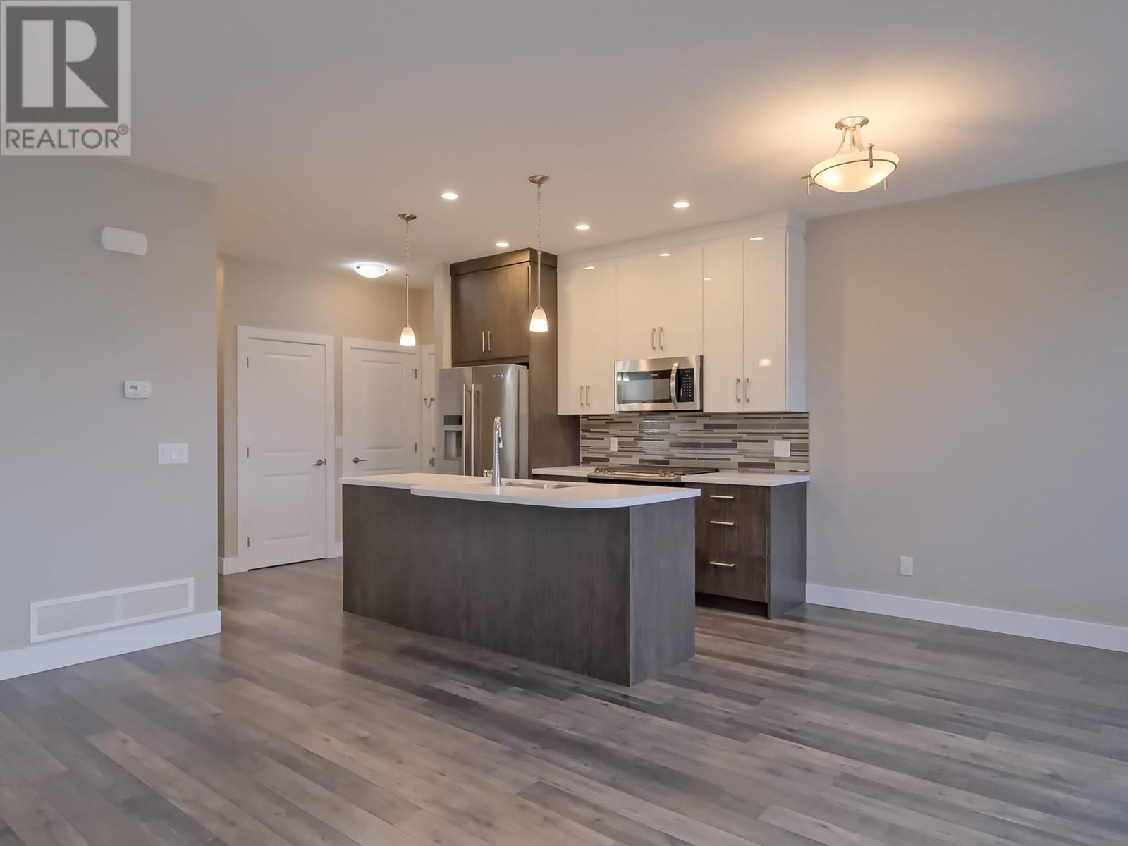704 Revelstoke Avenue Unit# 102, Penticton, British Columbia  V2A 2J2 - Photo 2 - 10338295
