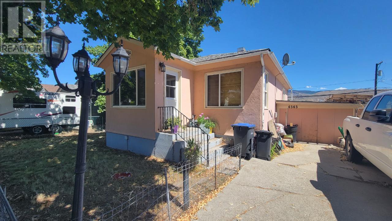 6363 Kootenay Street, Oliver, British Columbia  V0H 1T0 - Photo 1 - 10338365