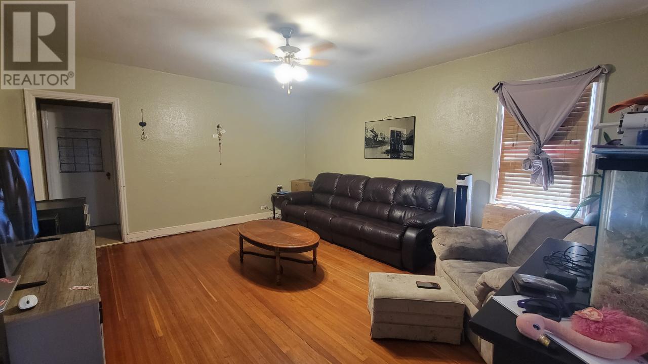 6363 Kootenay Street, Oliver, British Columbia  V0H 1T0 - Photo 7 - 10338365