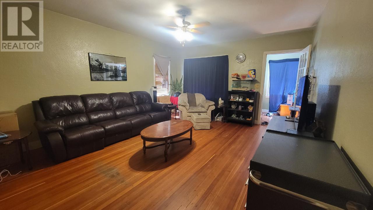 6363 Kootenay Street, Oliver, British Columbia  V0H 1T0 - Photo 8 - 10338365