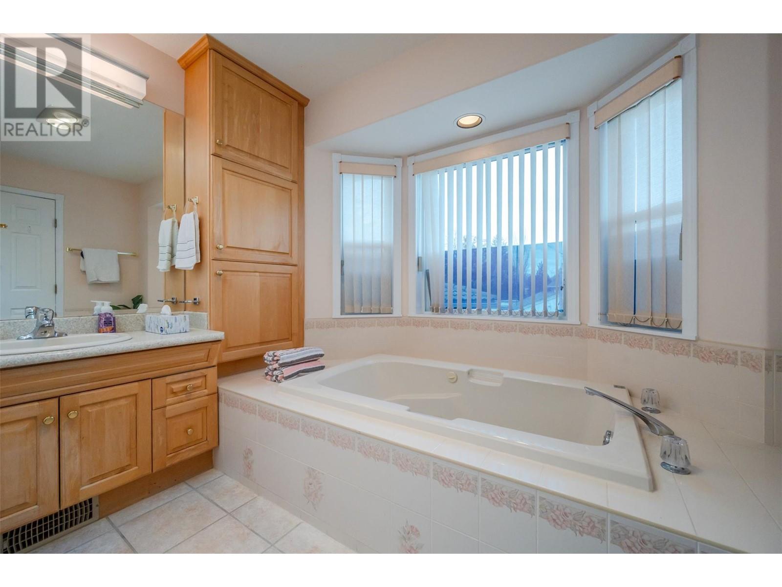 914 Powell Beach Road, Summerland, British Columbia  V0H 1Z9 - Photo 6 - 10338364