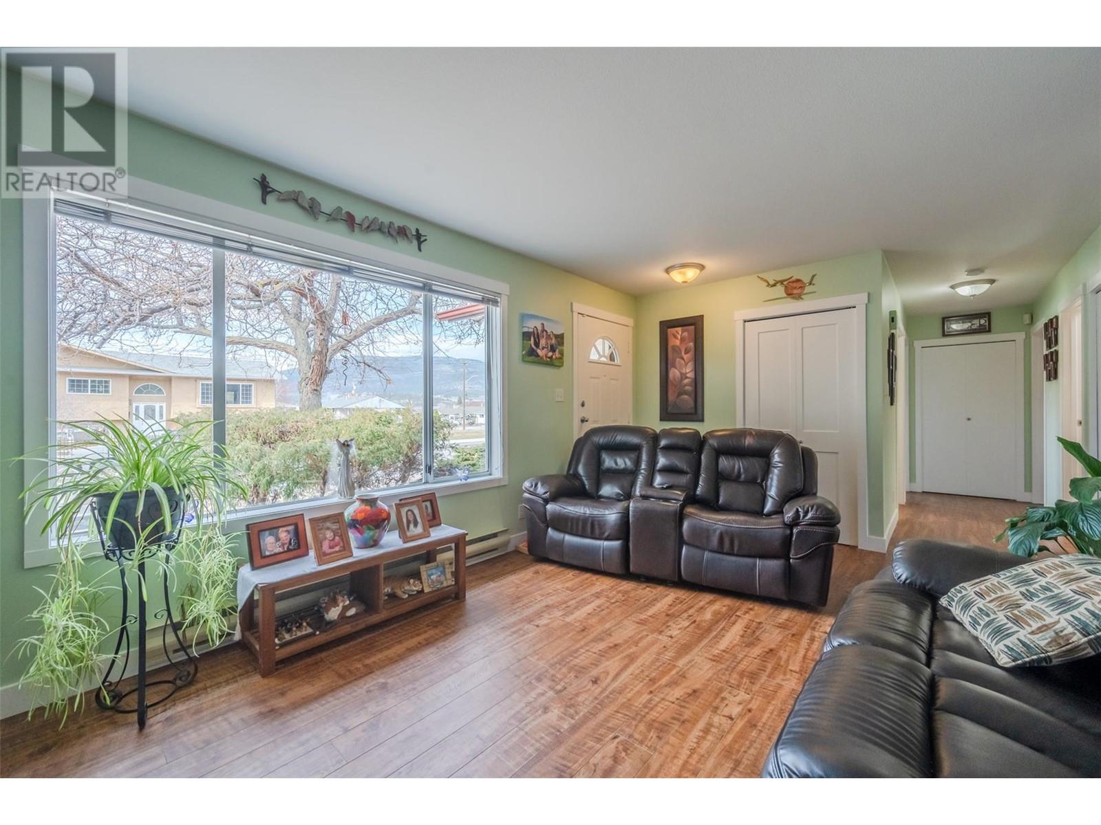 2052 Atkinson Street, Penticton, British Columbia  V2A 8H5 - Photo 10 - 10338531