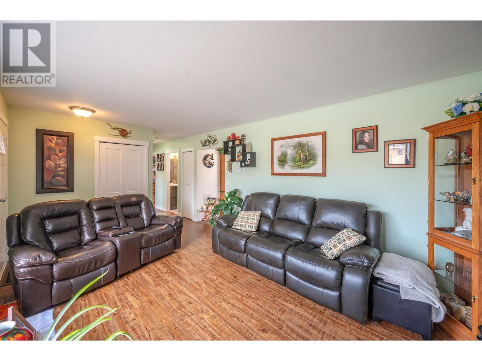 2052 Atkinson Street, Penticton, British Columbia  V2A 8H5 - Photo 11 - 10338531