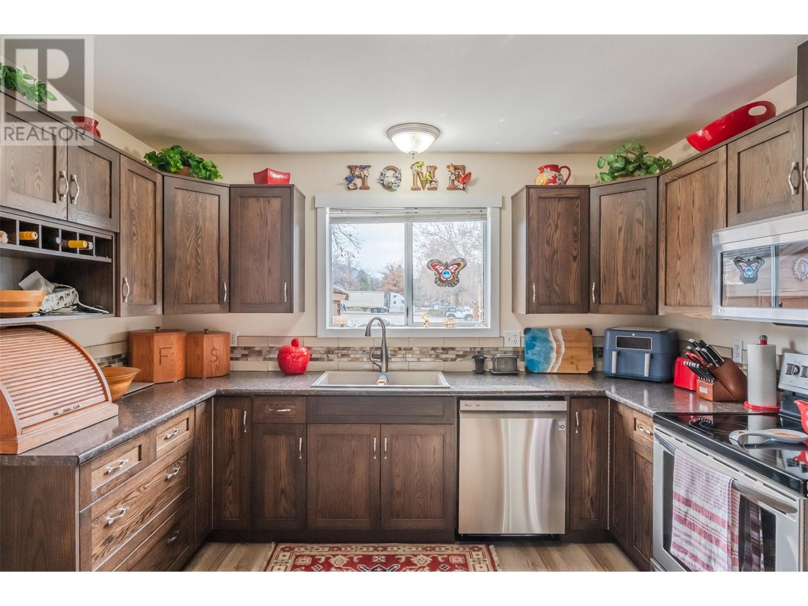 2052 Atkinson Street, Penticton, British Columbia  V2A 8H5 - Photo 14 - 10338531