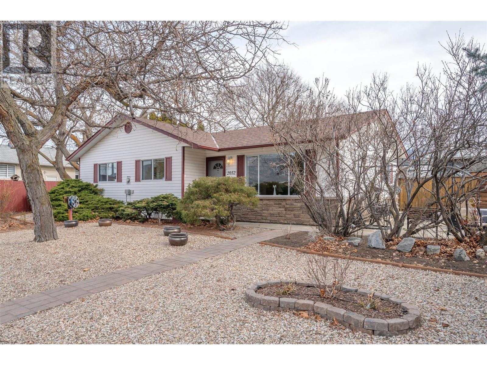 2052 Atkinson Street, Penticton, British Columbia  V2A 8H5 - Photo 2 - 10338531