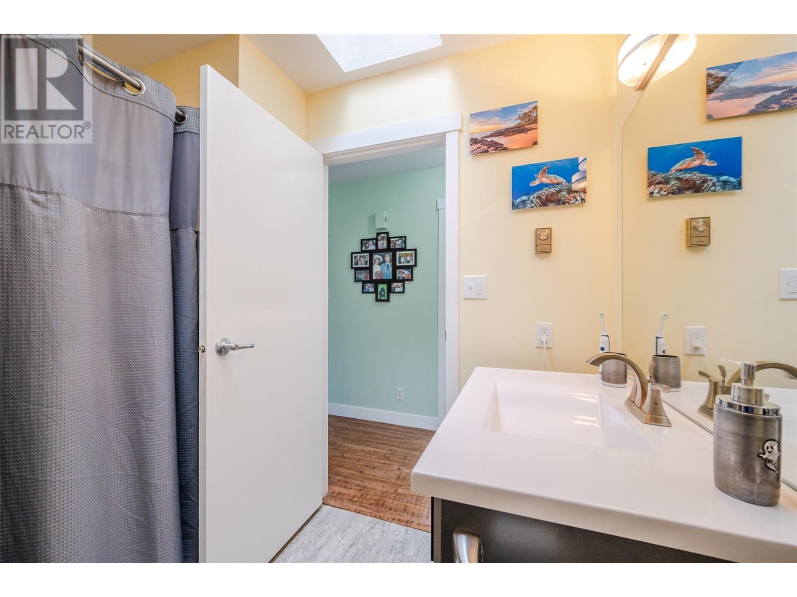 2052 Atkinson Street, Penticton, British Columbia  V2A 8H5 - Photo 25 - 10338531