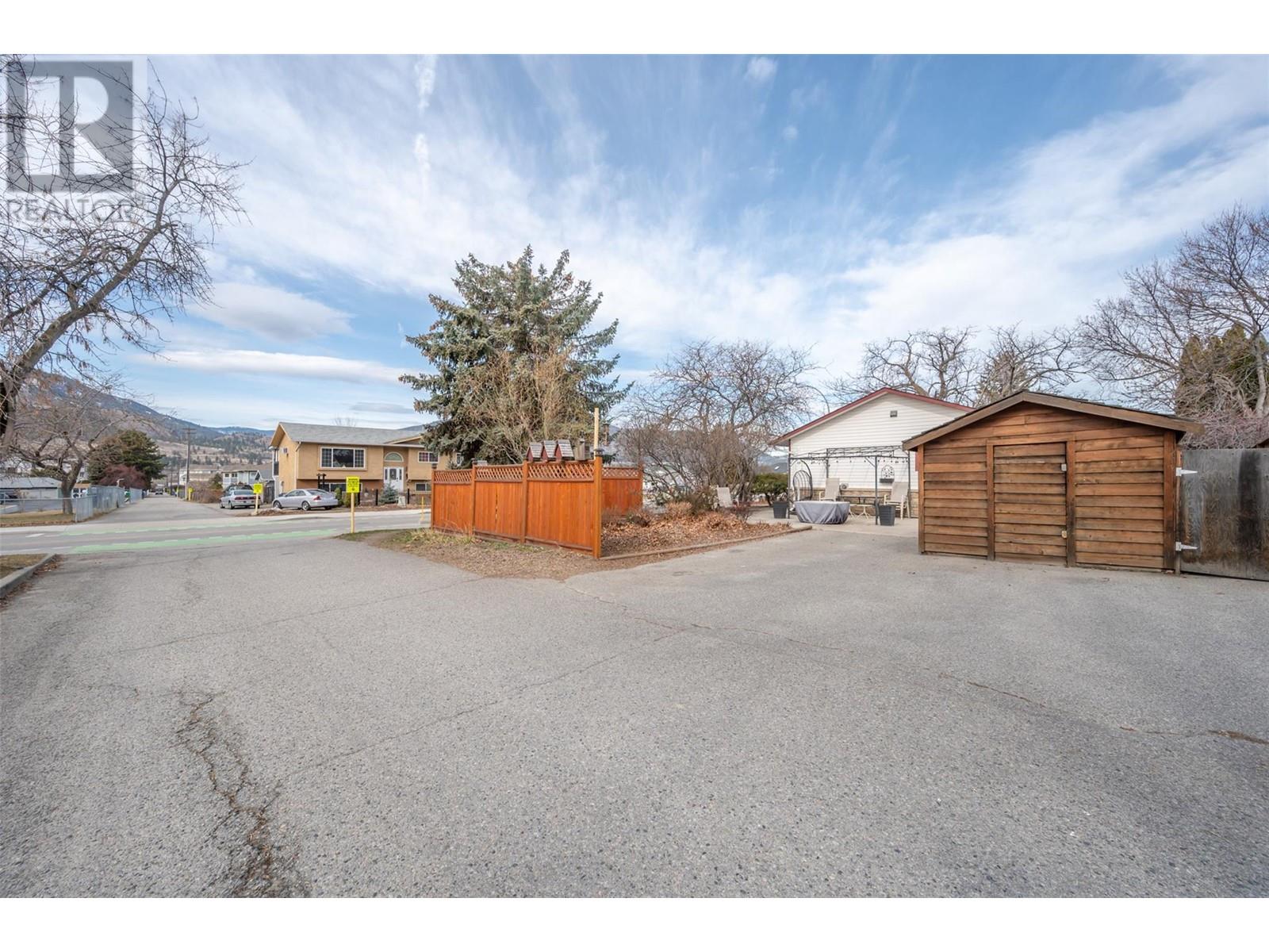 2052 Atkinson Street, Penticton, British Columbia  V2A 8H5 - Photo 28 - 10338531