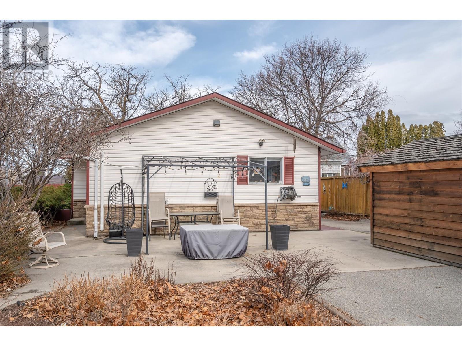2052 Atkinson Street, Penticton, British Columbia  V2A 8H5 - Photo 32 - 10338531