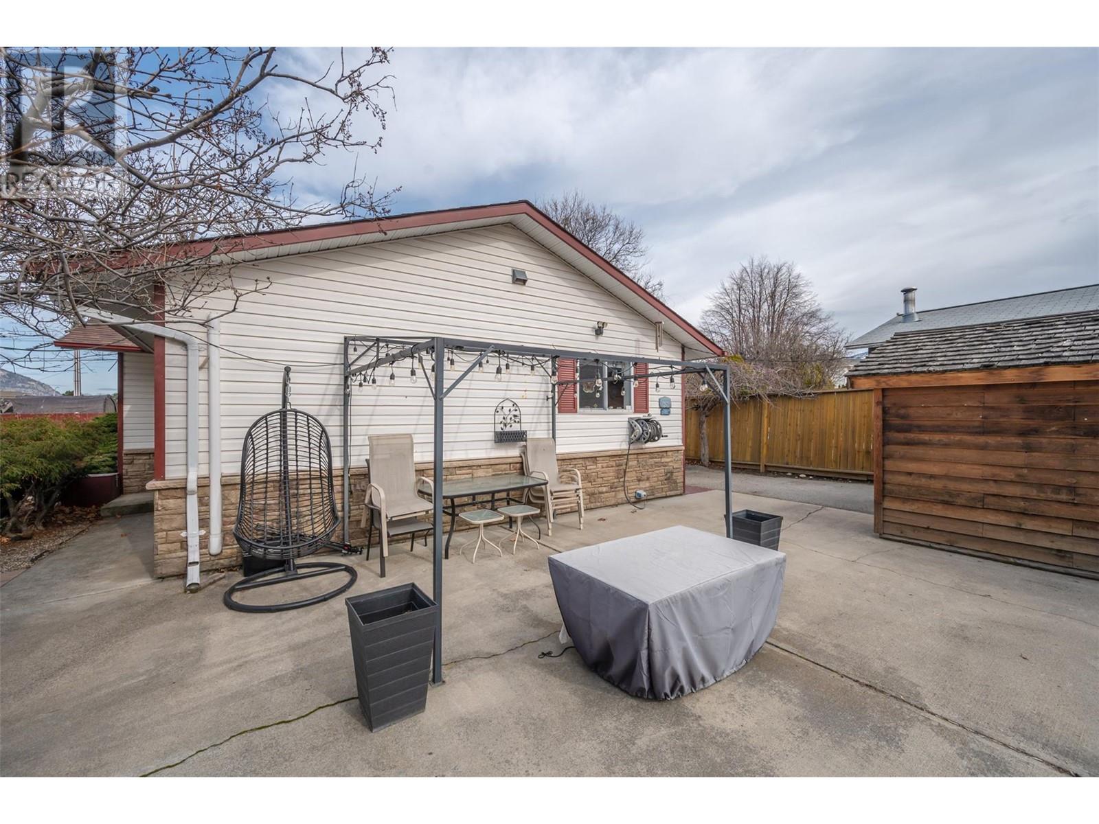 2052 Atkinson Street, Penticton, British Columbia  V2A 8H5 - Photo 33 - 10338531