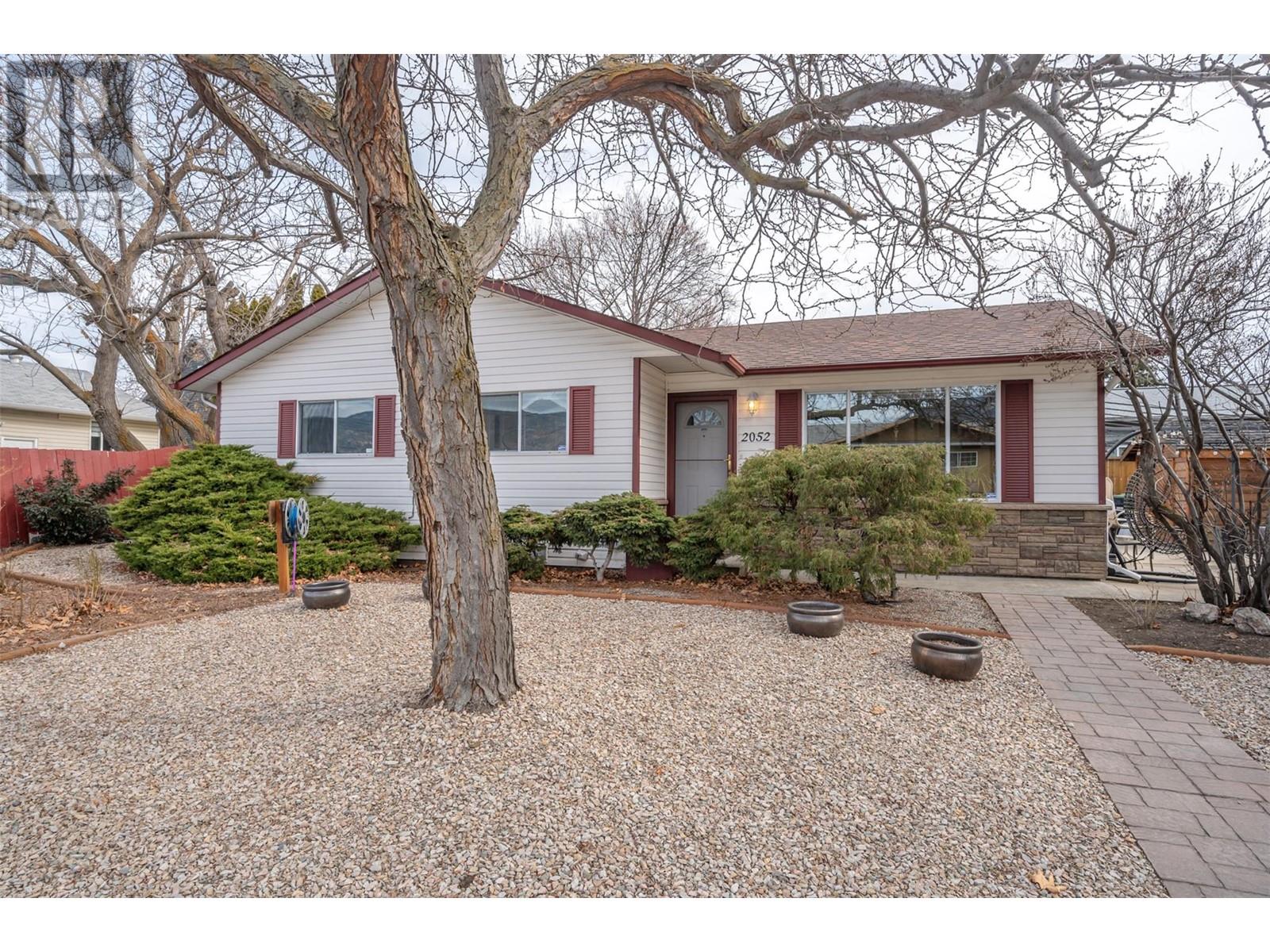 2052 Atkinson Street, Penticton, British Columbia  V2A 8H5 - Photo 5 - 10338531