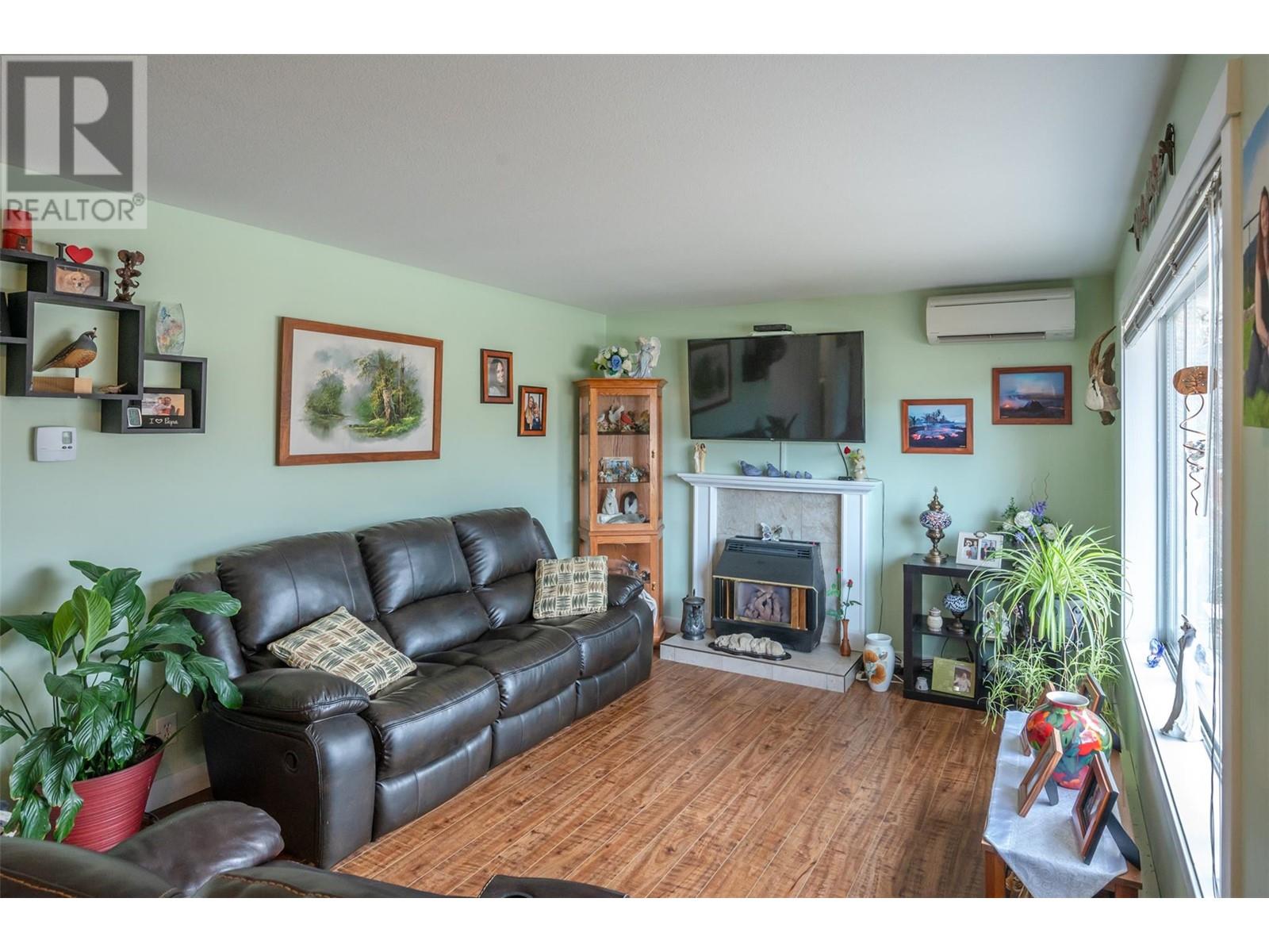 2052 Atkinson Street, Penticton, British Columbia  V2A 8H5 - Photo 8 - 10338531
