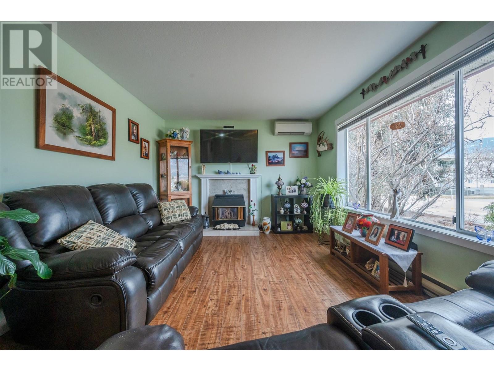 2052 Atkinson Street, Penticton, British Columbia  V2A 8H5 - Photo 9 - 10338531