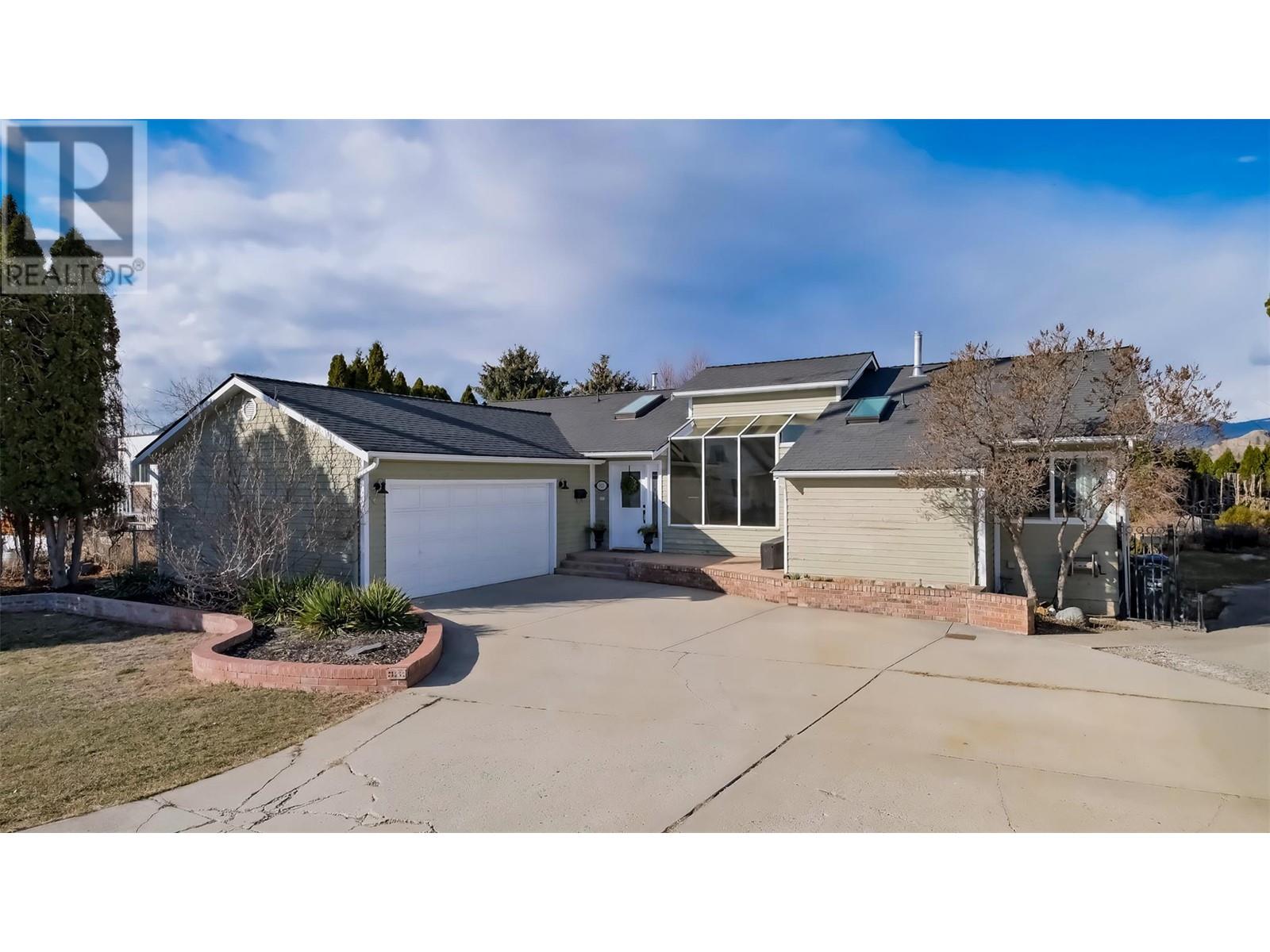 921 Westminster Avenue E, Penticton, British Columbia  V2A 1J6 - Photo 1 - 10337526