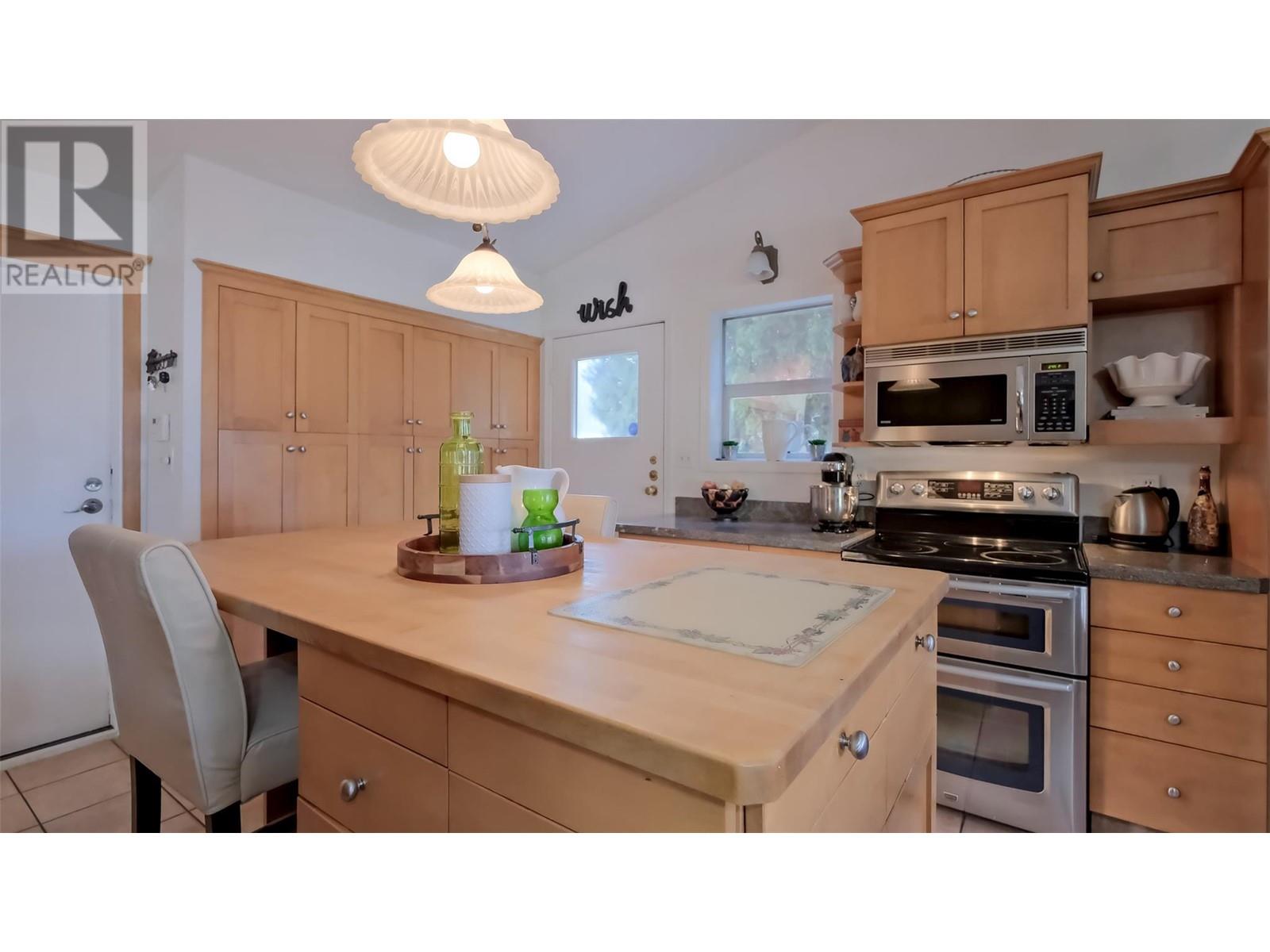 921 Westminster Avenue E, Penticton, British Columbia  V2A 1J6 - Photo 25 - 10337526