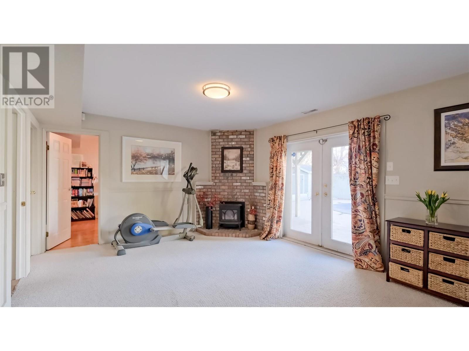 921 Westminster Avenue E, Penticton, British Columbia  V2A 1J6 - Photo 3 - 10337526
