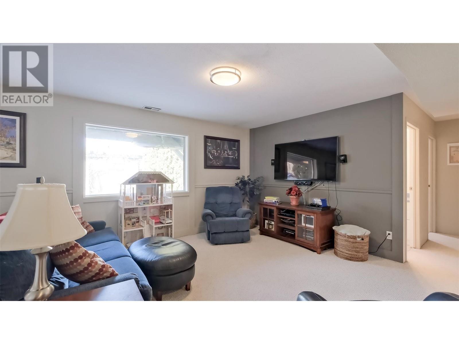 921 Westminster Avenue E, Penticton, British Columbia  V2A 1J6 - Photo 6 - 10337526