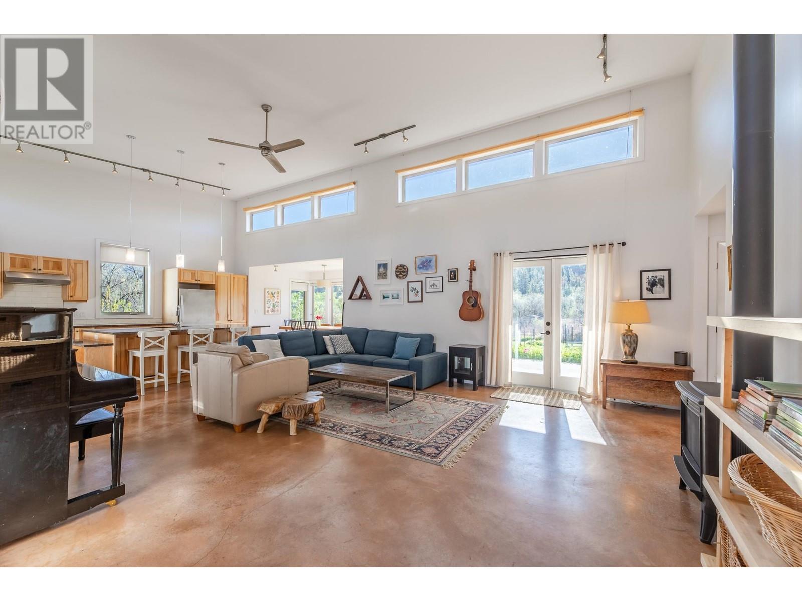 5824 Lewes Avenue, Summerland, British Columbia  V0H 1Z2 - Photo 5 - 10338644