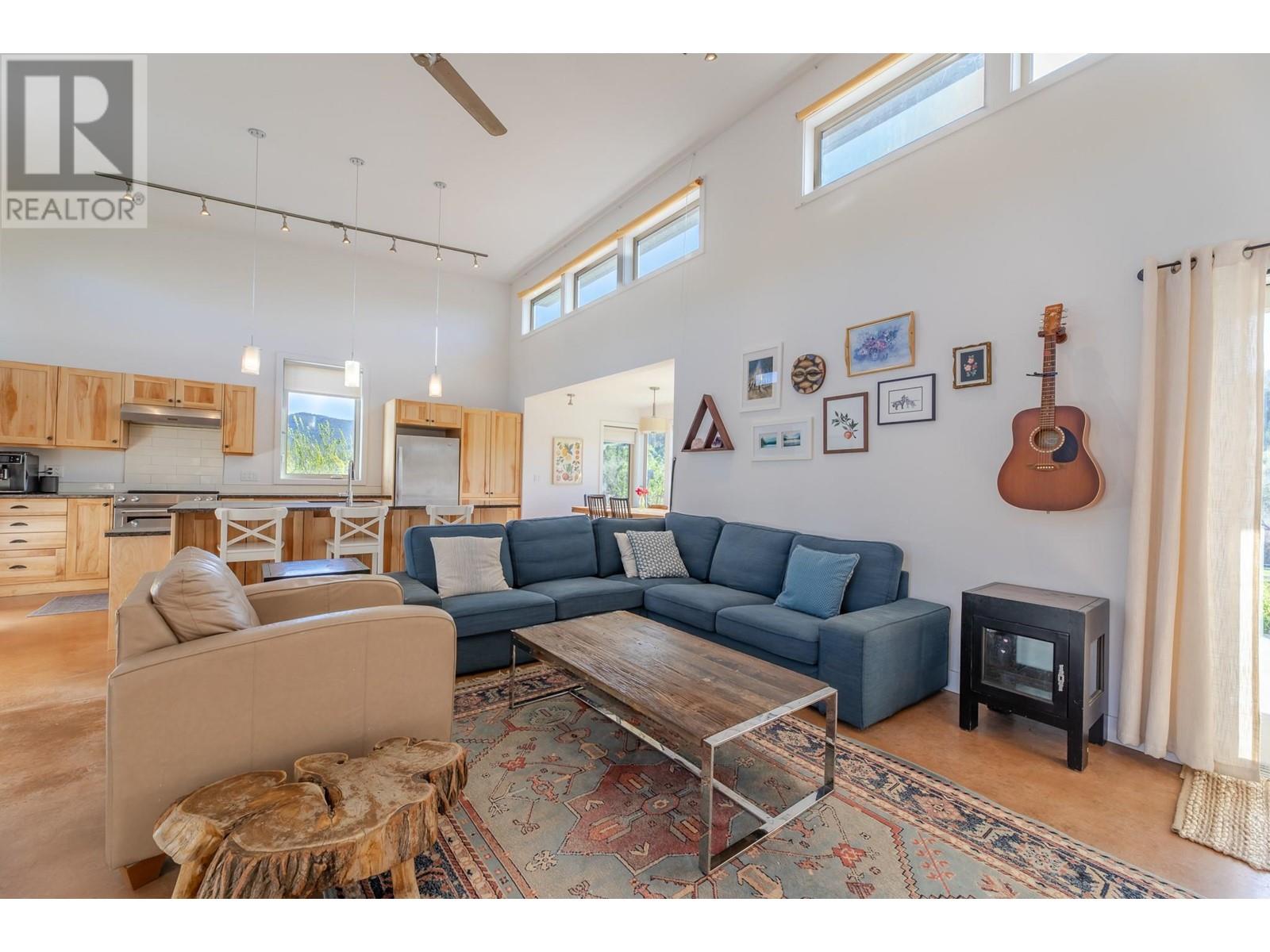 5824 Lewes Avenue, Summerland, British Columbia  V0H 1Z2 - Photo 6 - 10338644