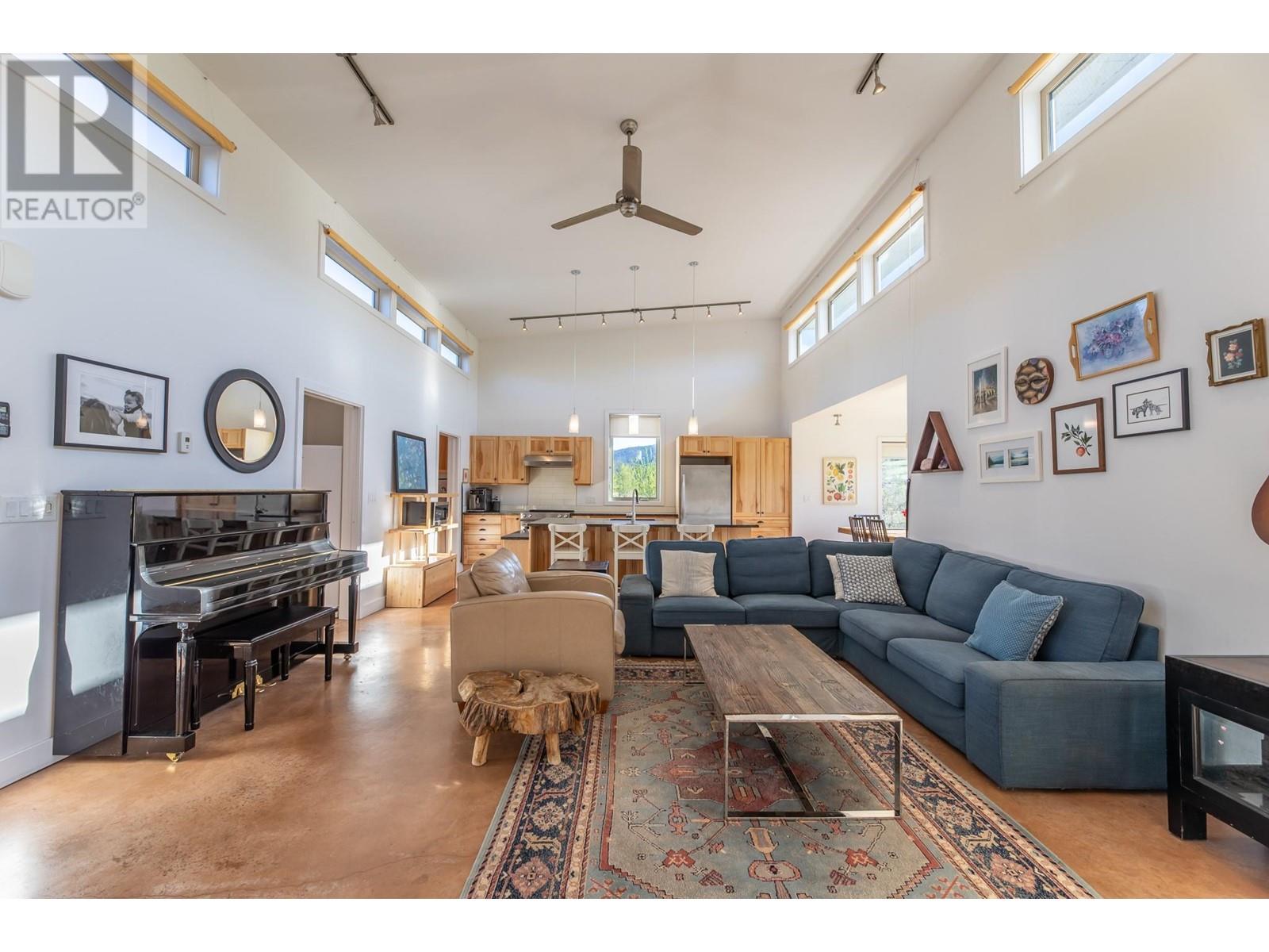 5824 Lewes Avenue, Summerland, British Columbia  V0H 1Z2 - Photo 9 - 10338644