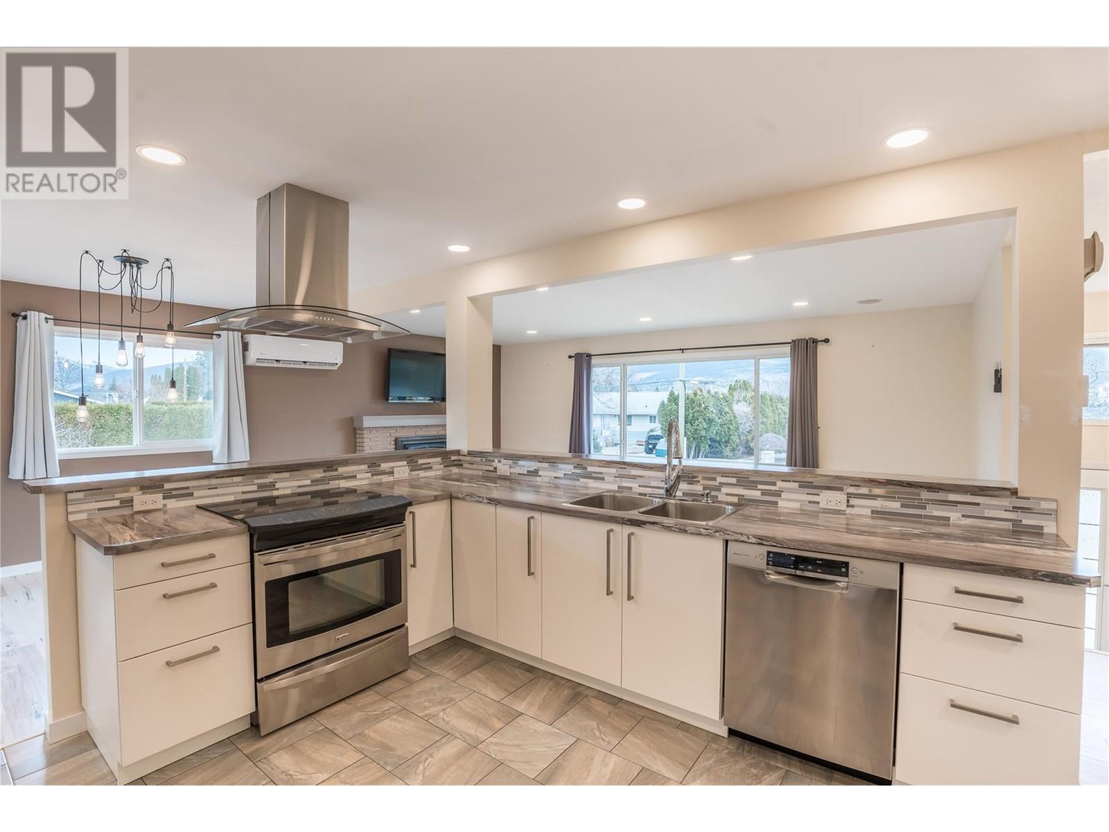 5010 Croil Avenue, Summerland, British Columbia  V0H 1Z9 - Photo 6 - 10338903