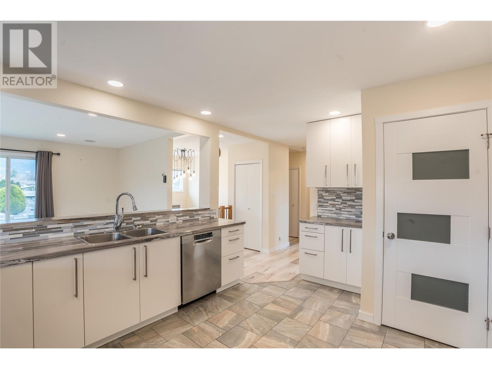5010 Croil Avenue, Summerland, British Columbia  V0H 1Z9 - Photo 7 - 10338903