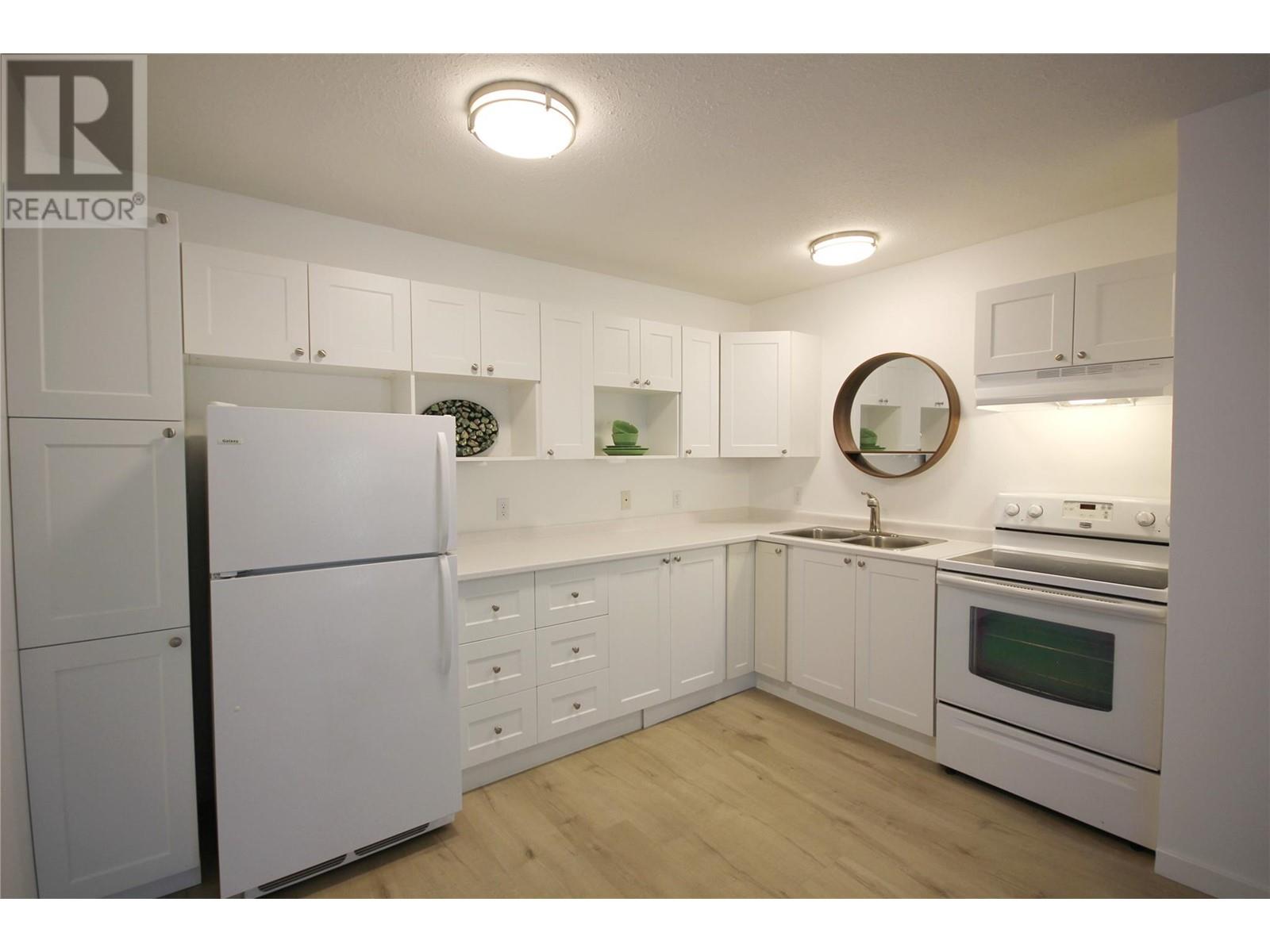 150 Skaha Place Unit# 402, Penticton, British Columbia  V2A 7K1 - Photo 1 - 10338767