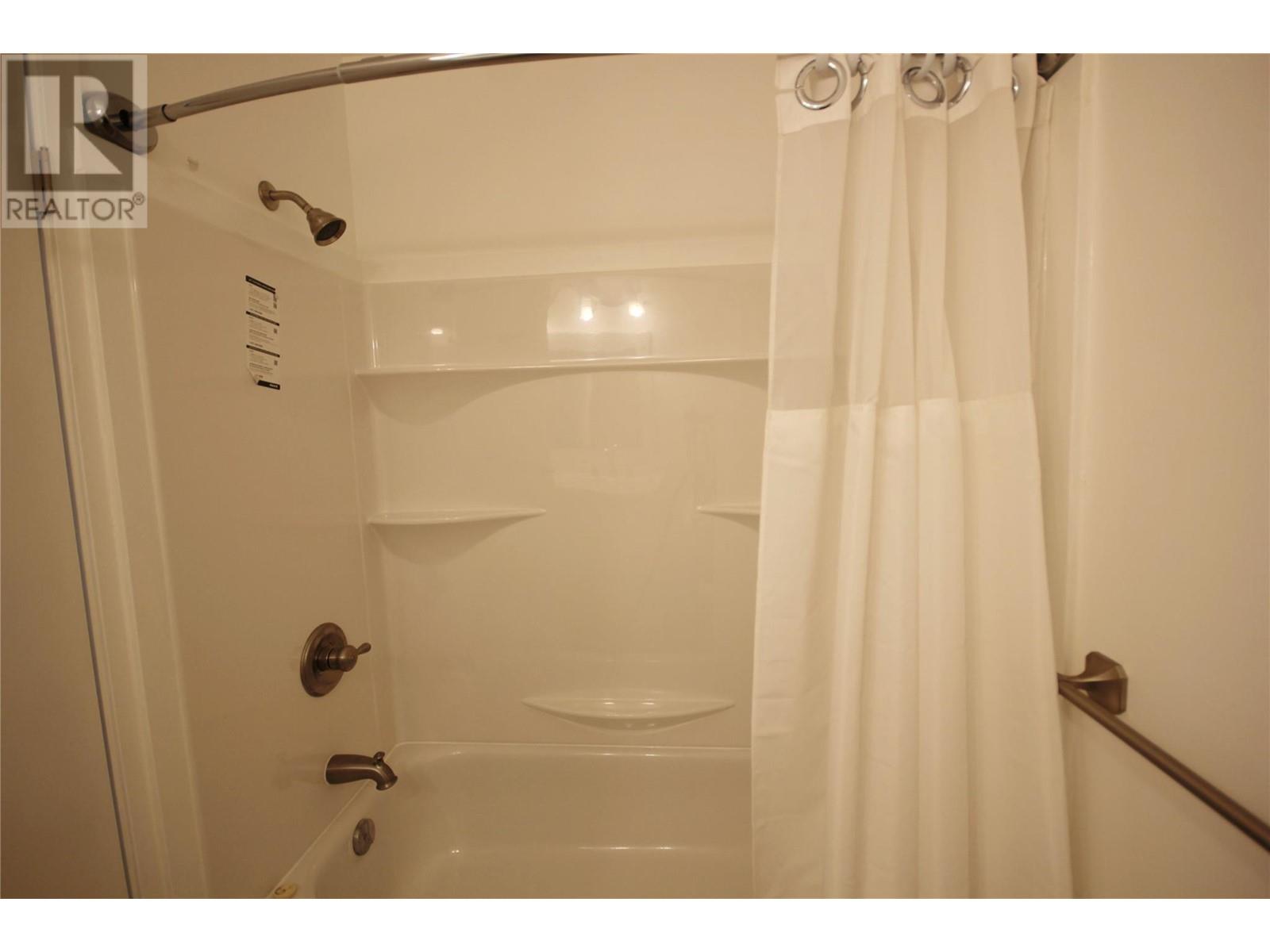 150 Skaha Place Unit# 402, Penticton, British Columbia  V2A 7K1 - Photo 10 - 10338767