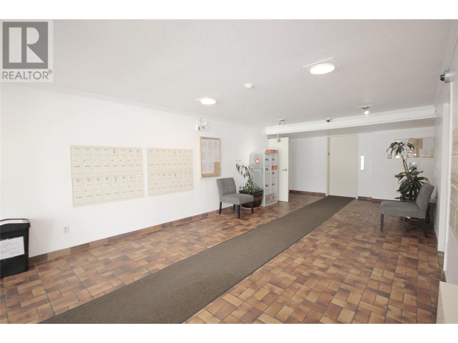 150 Skaha Place Unit# 402, Penticton, British Columbia  V2A 7K1 - Photo 3 - 10338767