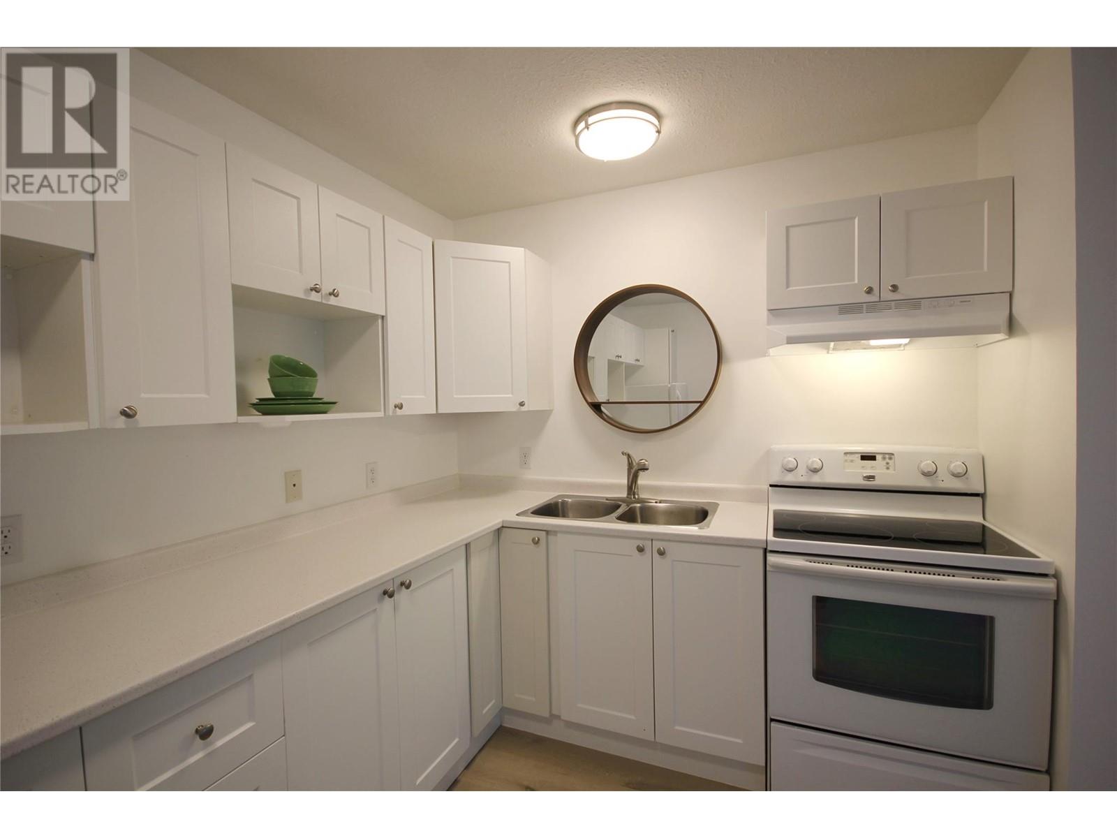 150 Skaha Place Unit# 402, Penticton, British Columbia  V2A 7K1 - Photo 4 - 10338767
