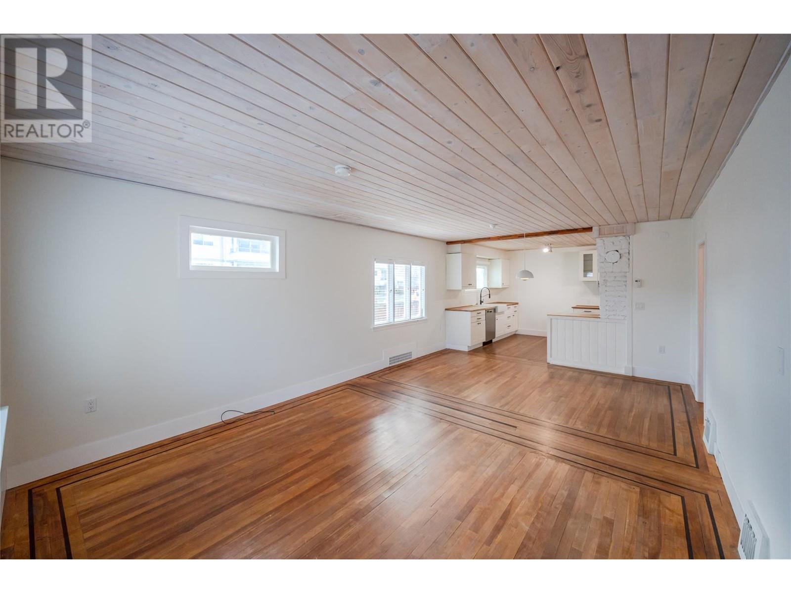 302 Scott Avenue, Penticton, British Columbia  V2A 2J8 - Photo 2 - 10338948