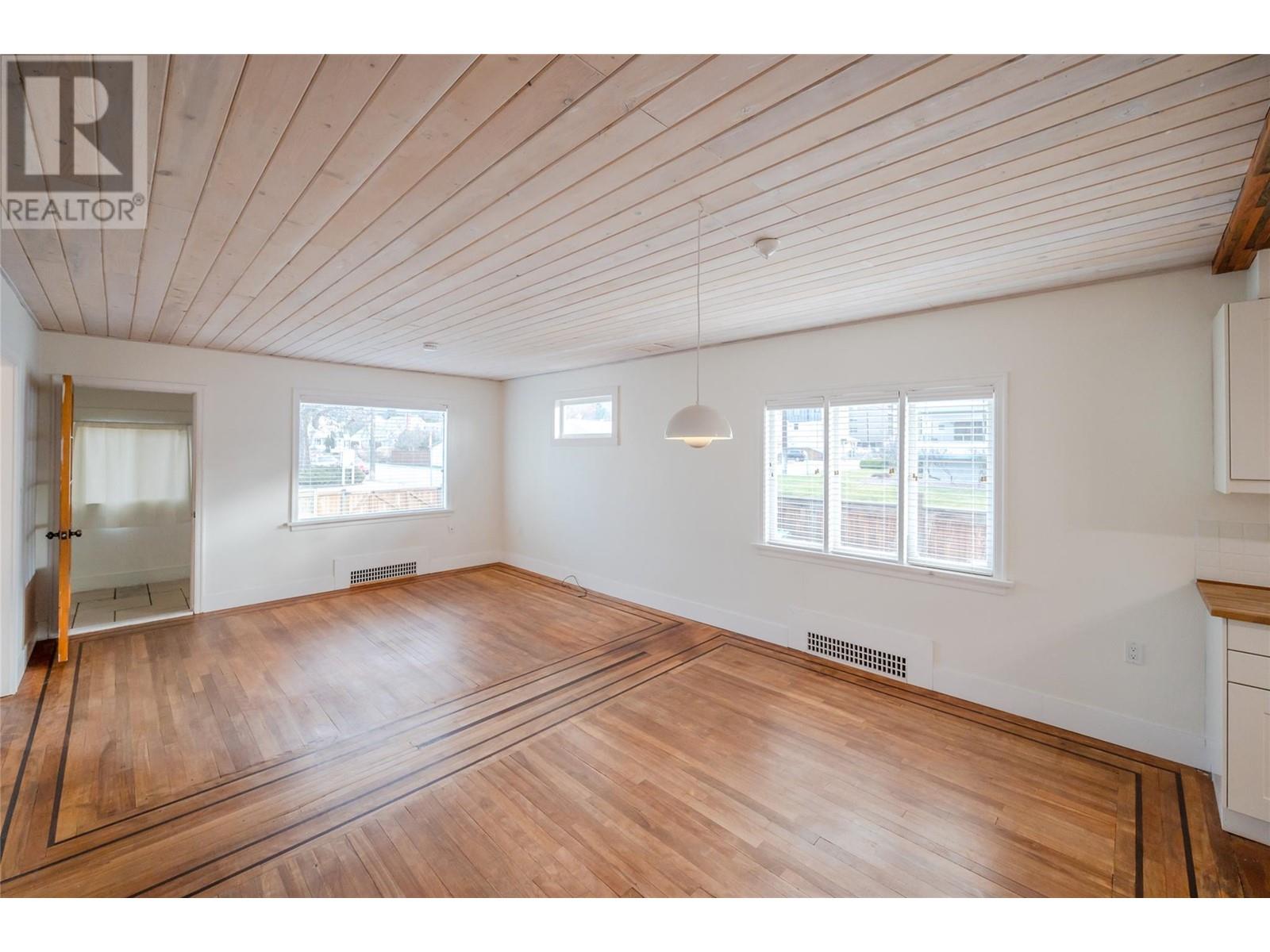 302 Scott Avenue, Penticton, British Columbia  V2A 2J8 - Photo 4 - 10338948