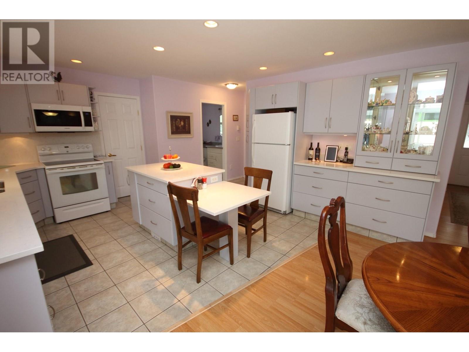 957 Morningstar Road, Oliver, British Columbia  V0H 1T6 - Photo 9 - 10338974