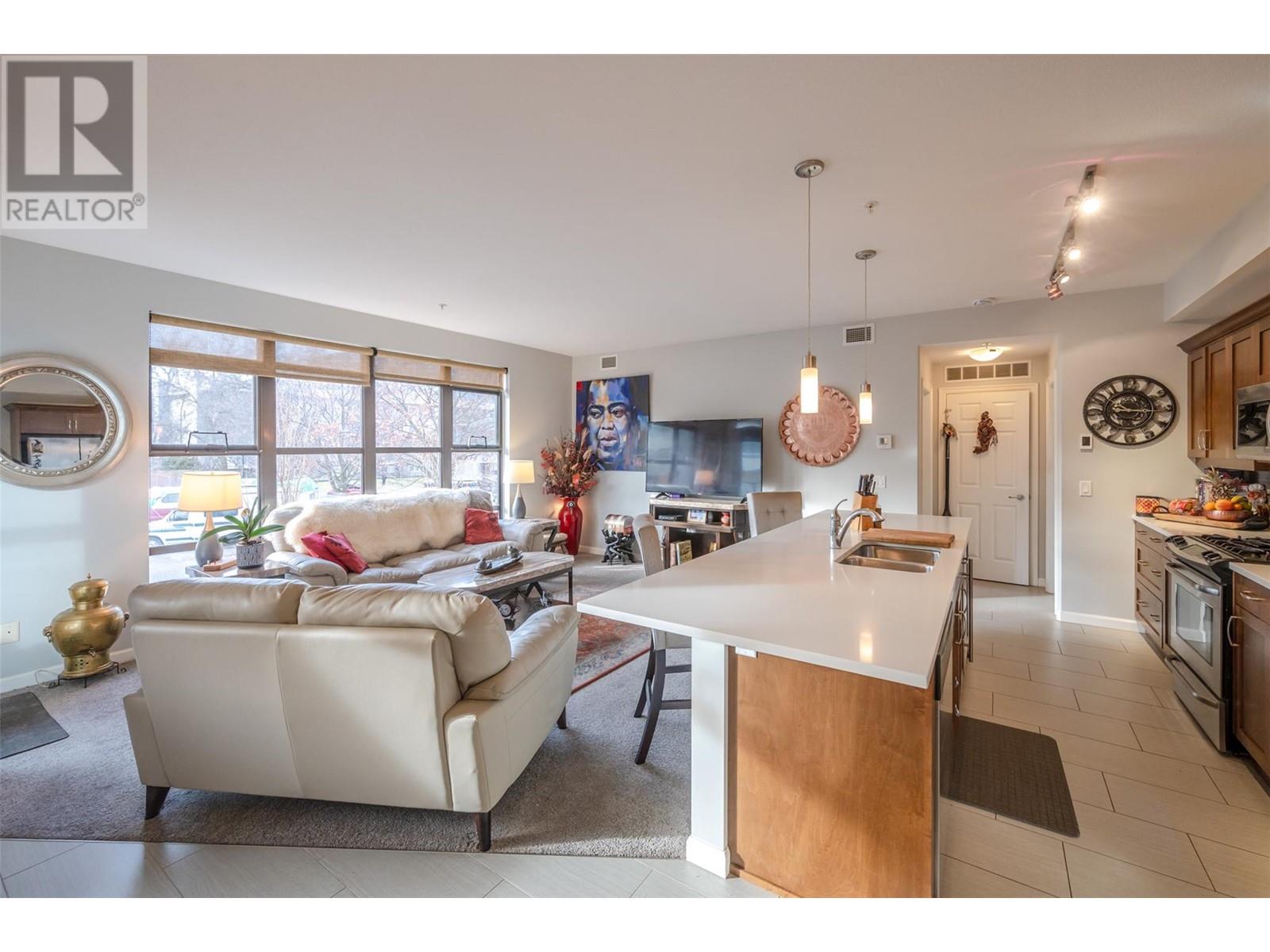 3591 Skaha Lake Road Unit# 204, Penticton, British Columbia  V2A 7K2 - Photo 2 - 10338971