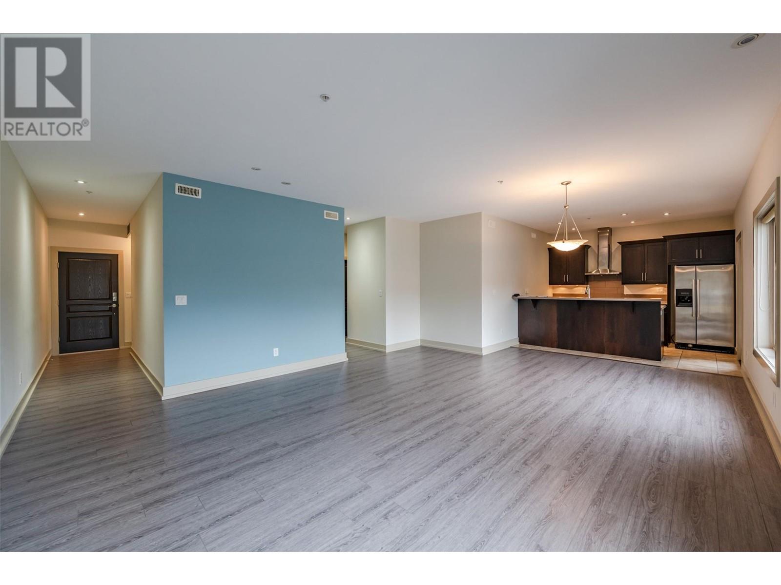 250 Waterford Avenue Unit# 210, Penticton, British Columbia  V2A 2T8 - Photo 2 - 10339135