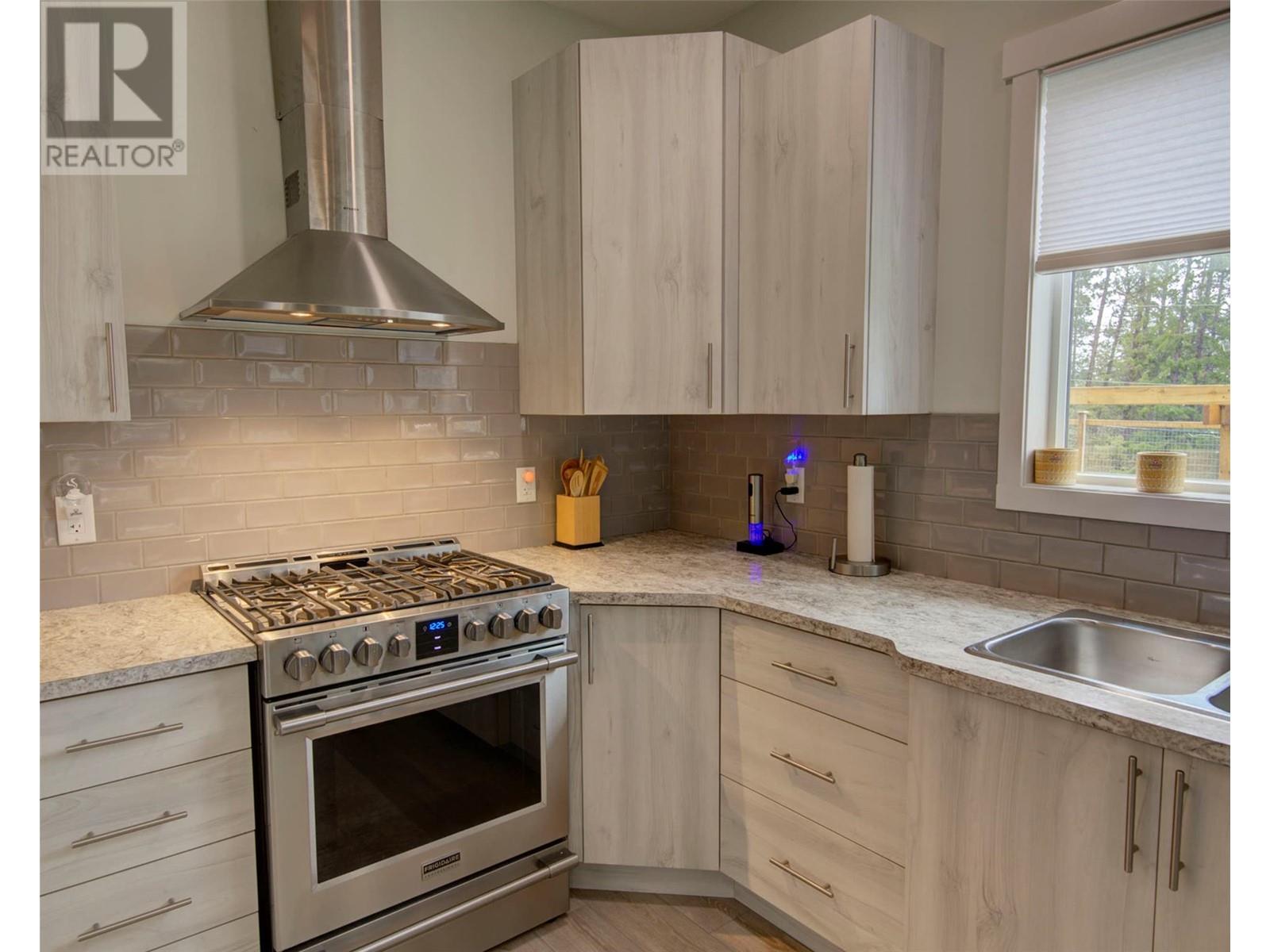 9468 Houghton Road, Vernon, British Columbia  V1H 2C9 - Photo 14 - 10339143