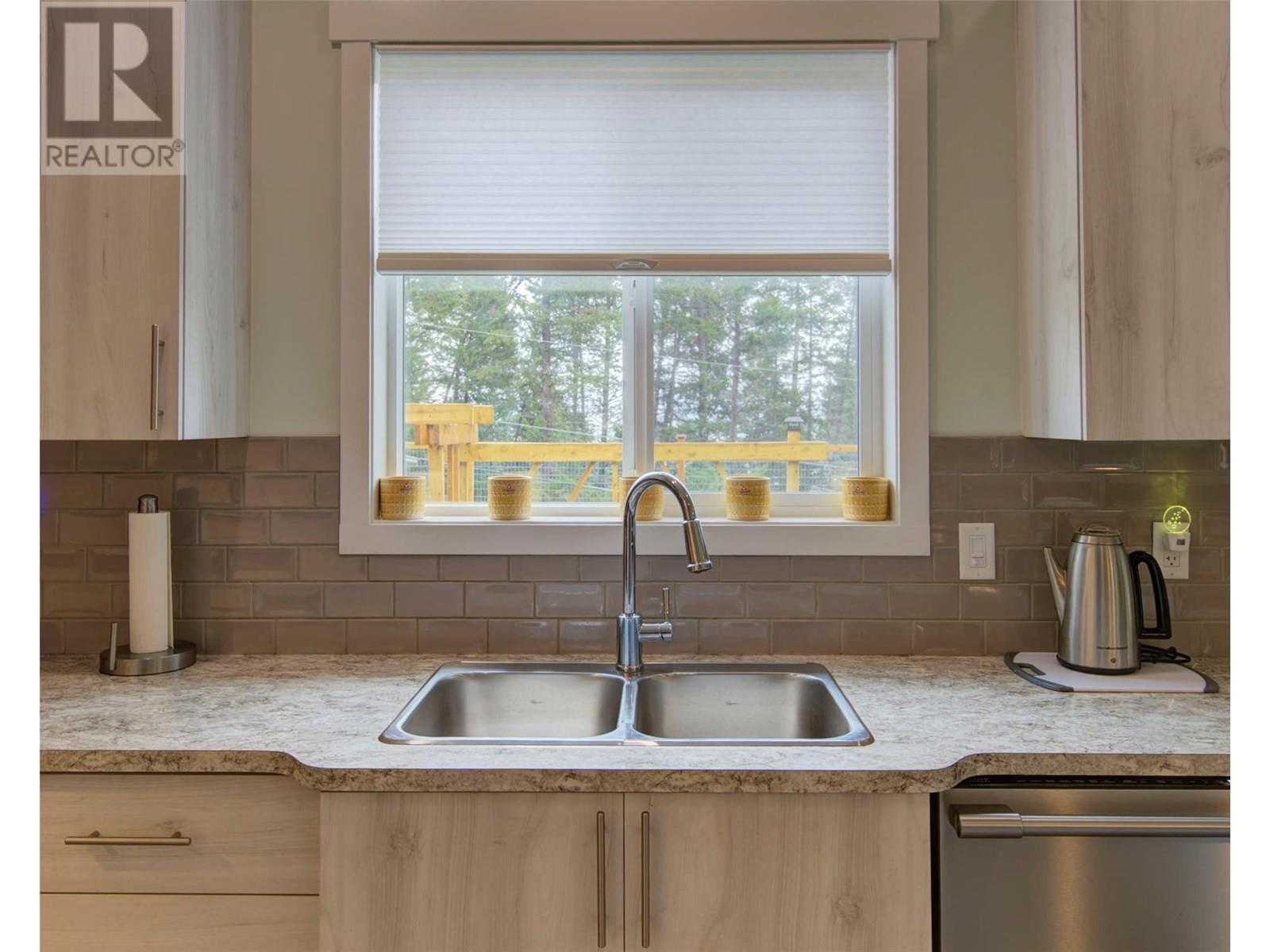 9468 Houghton Road, Vernon, British Columbia  V1H 2C9 - Photo 15 - 10339143