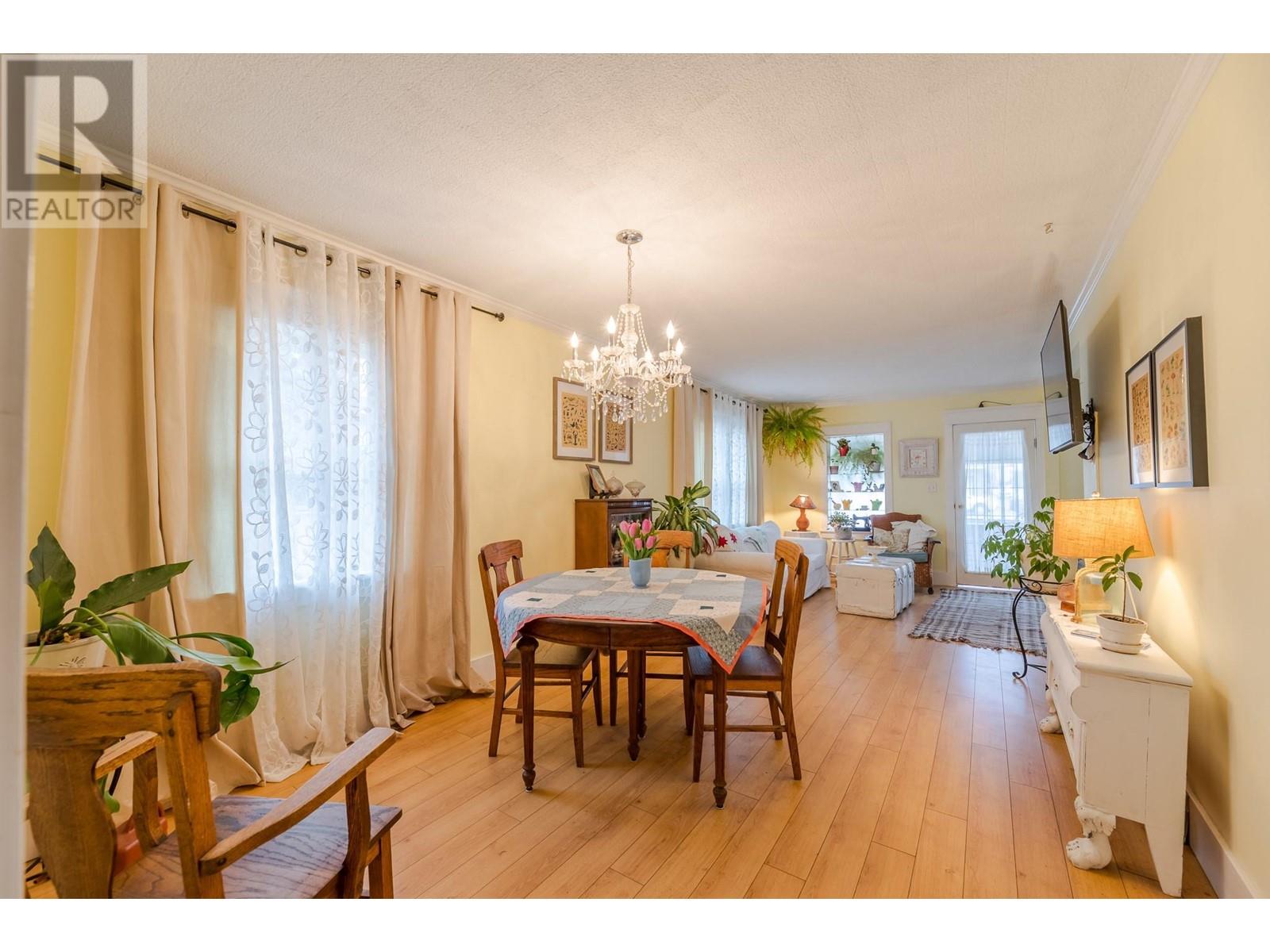 413 Westminster Avenue W, Penticton, British Columbia  V2A 1K4 - Photo 2 - 10338802