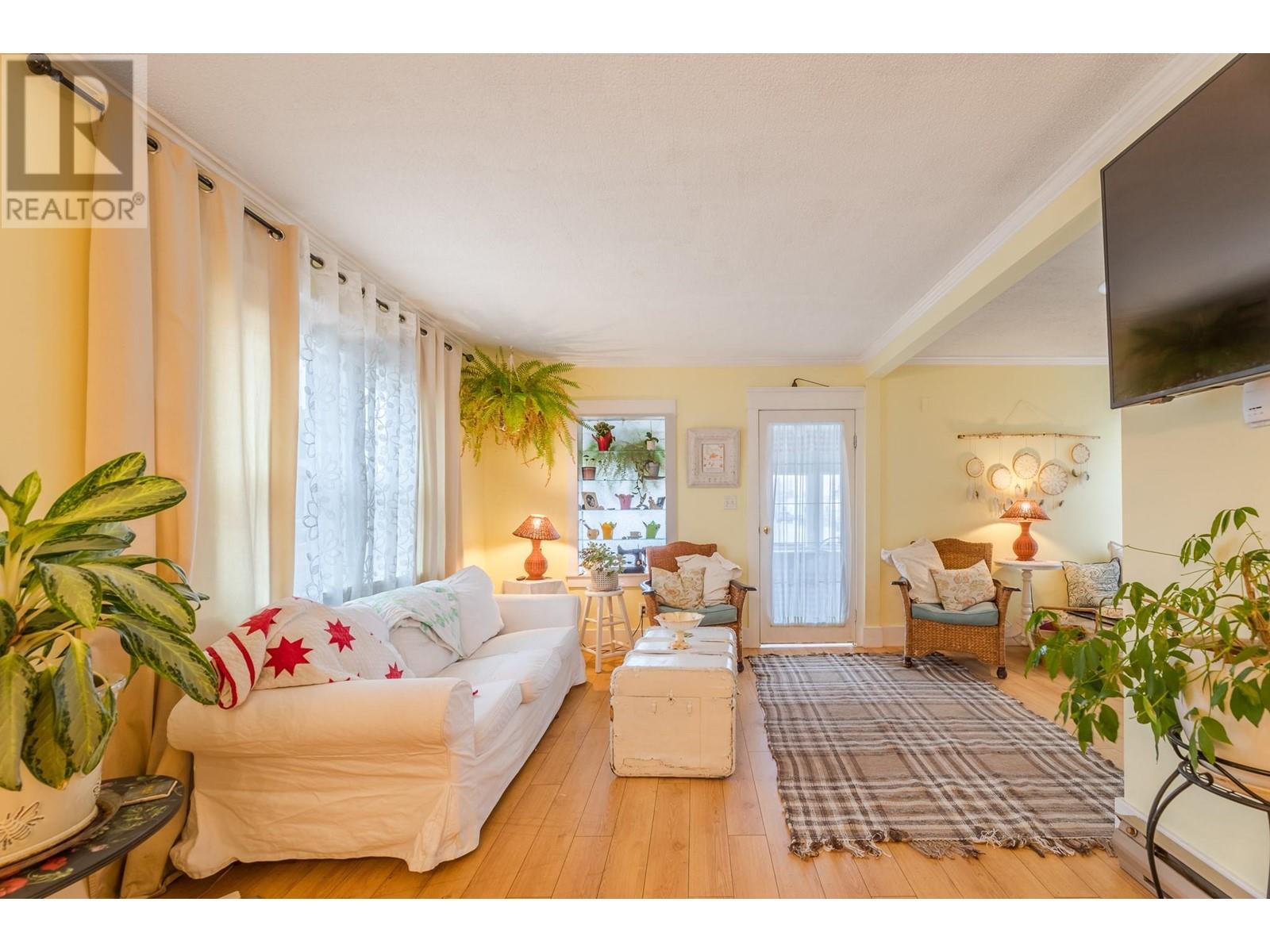 413 Westminster Avenue W, Penticton, British Columbia  V2A 1K4 - Photo 3 - 10338802