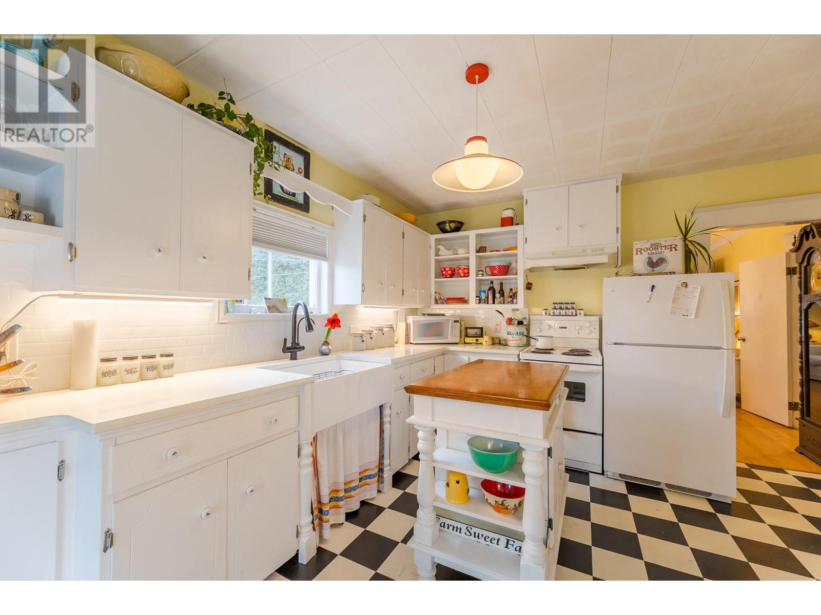 413 Westminster Avenue W, Penticton, British Columbia  V2A 1K4 - Photo 6 - 10338802