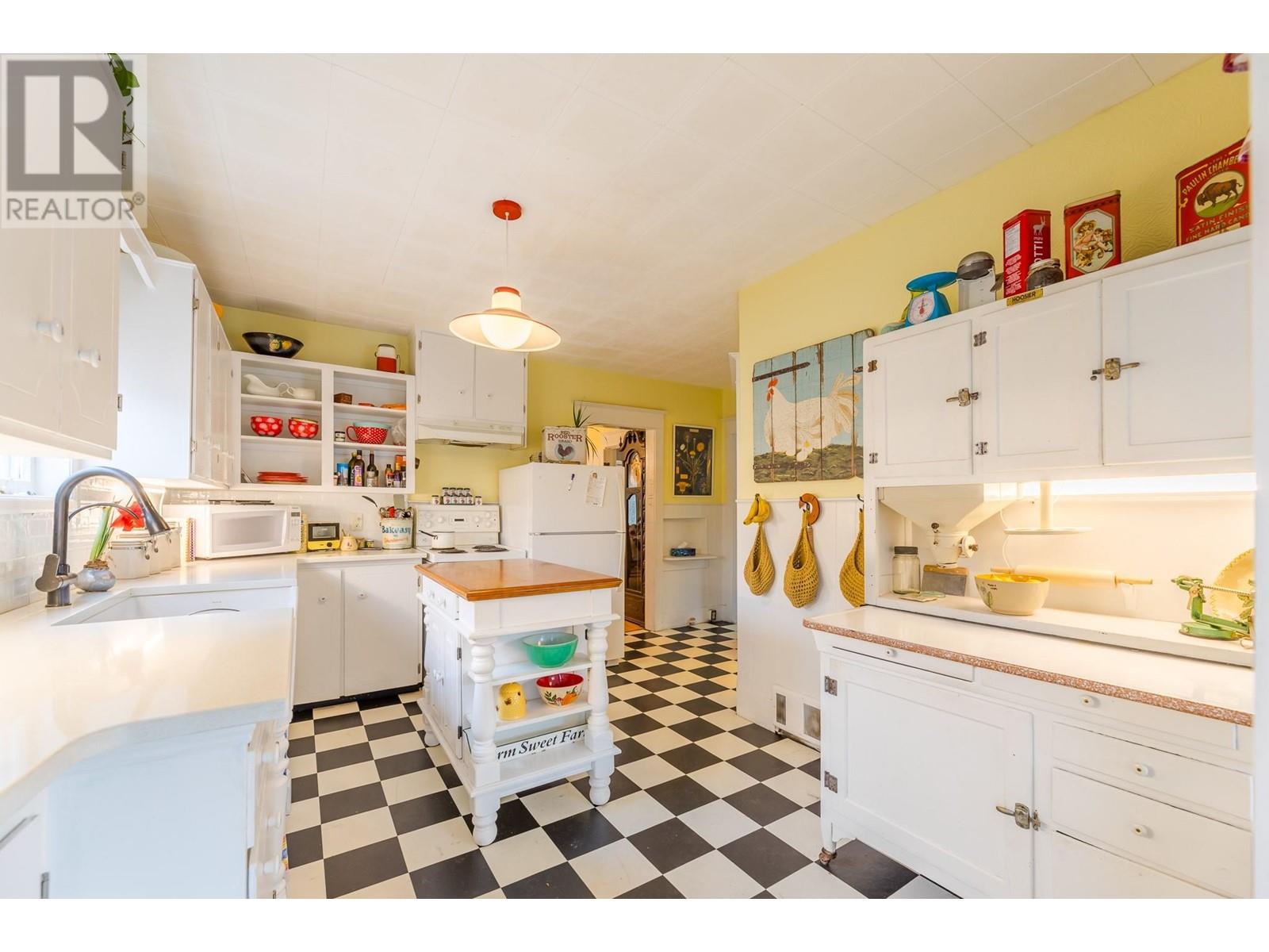 413 Westminster Avenue W, Penticton, British Columbia  V2A 1K4 - Photo 7 - 10338802
