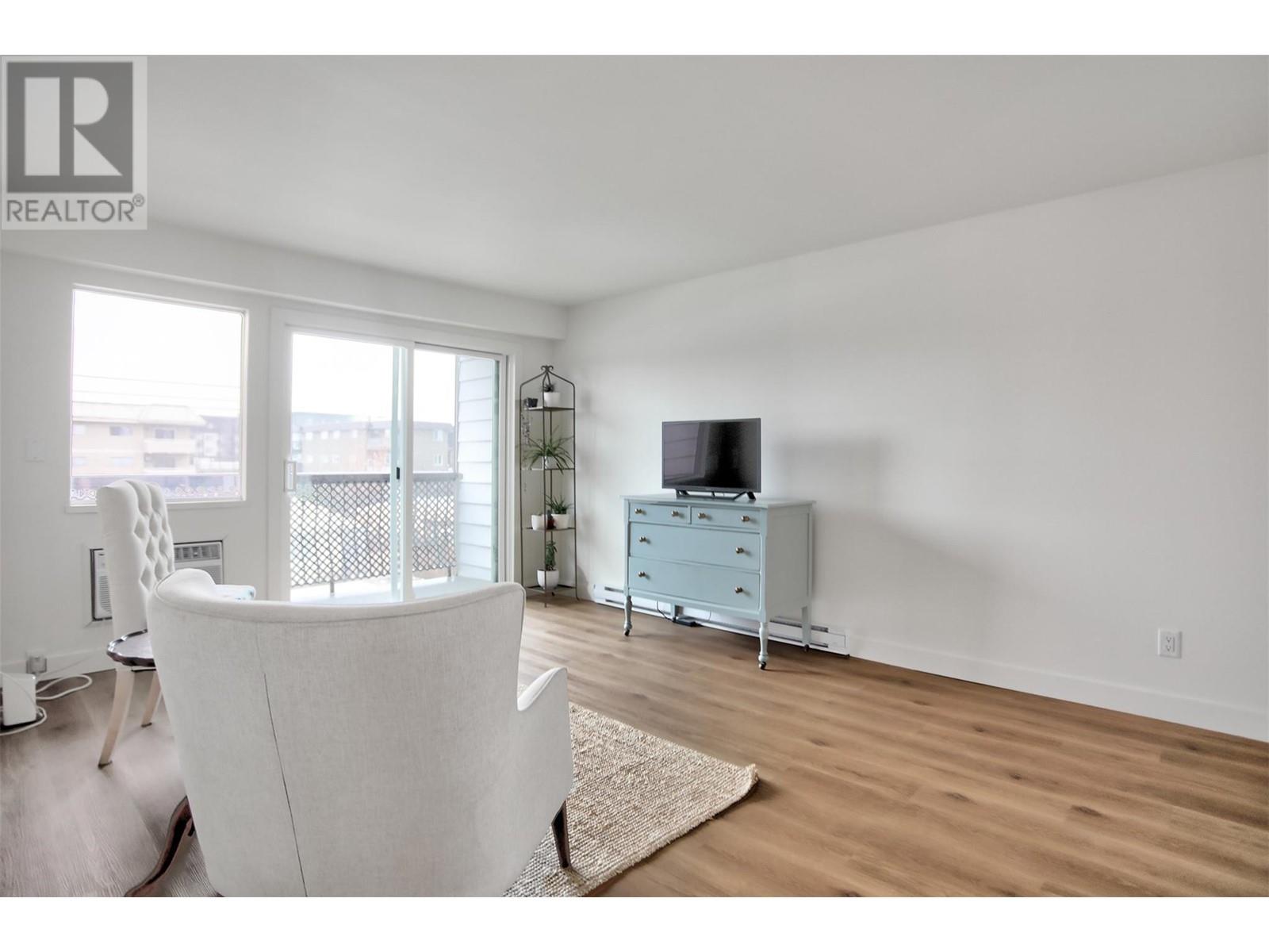 95 Winnipeg Street Unit# 202, Penticton, British Columbia  V2A 5L9 - Photo 2 - 10339081